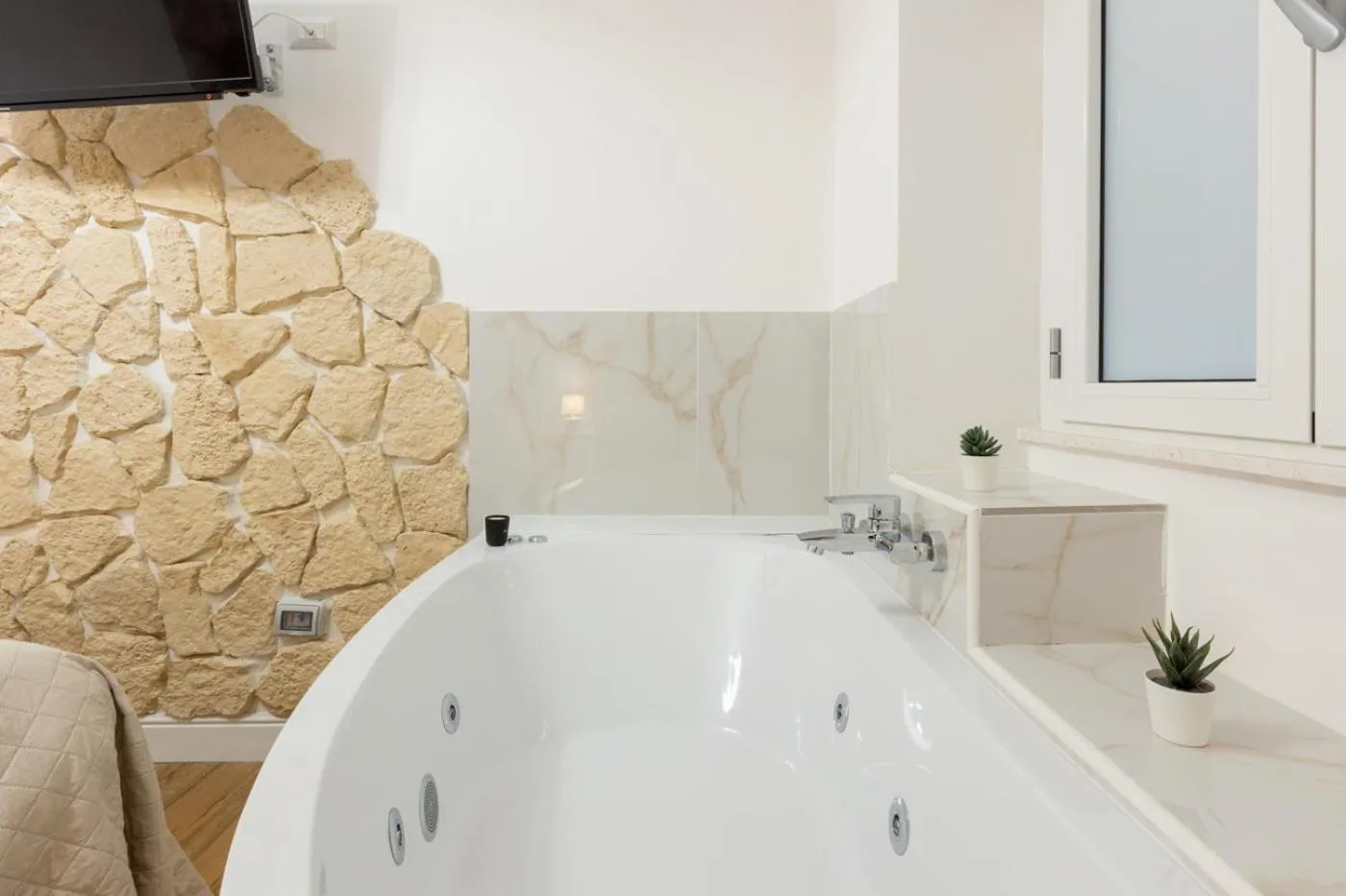 Bath in Fior Di Loto Rooms