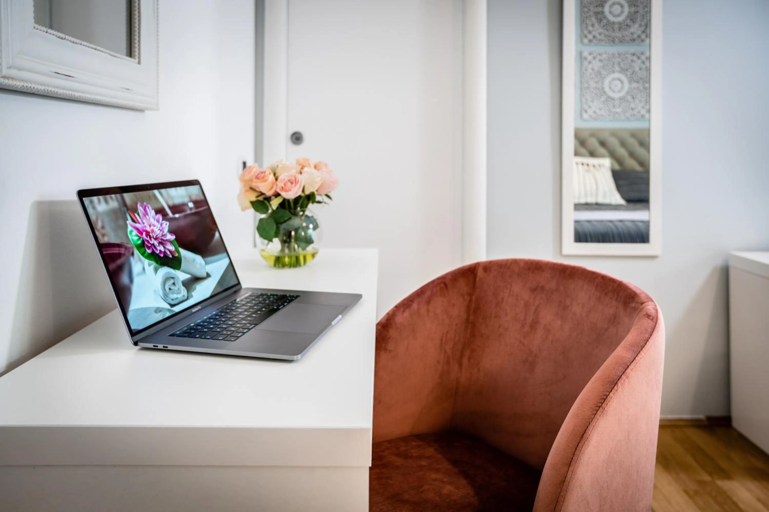 Decorative detail in Fior Di Loto Rooms