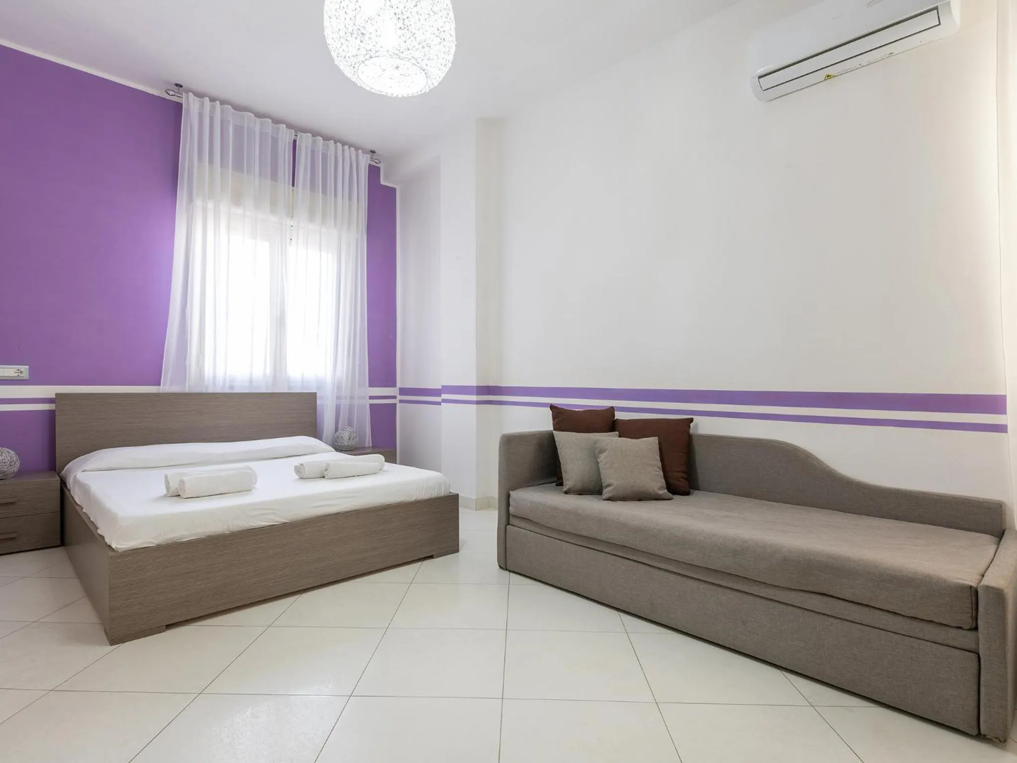 Photo of the whole room, Bed in Thanit Rooms