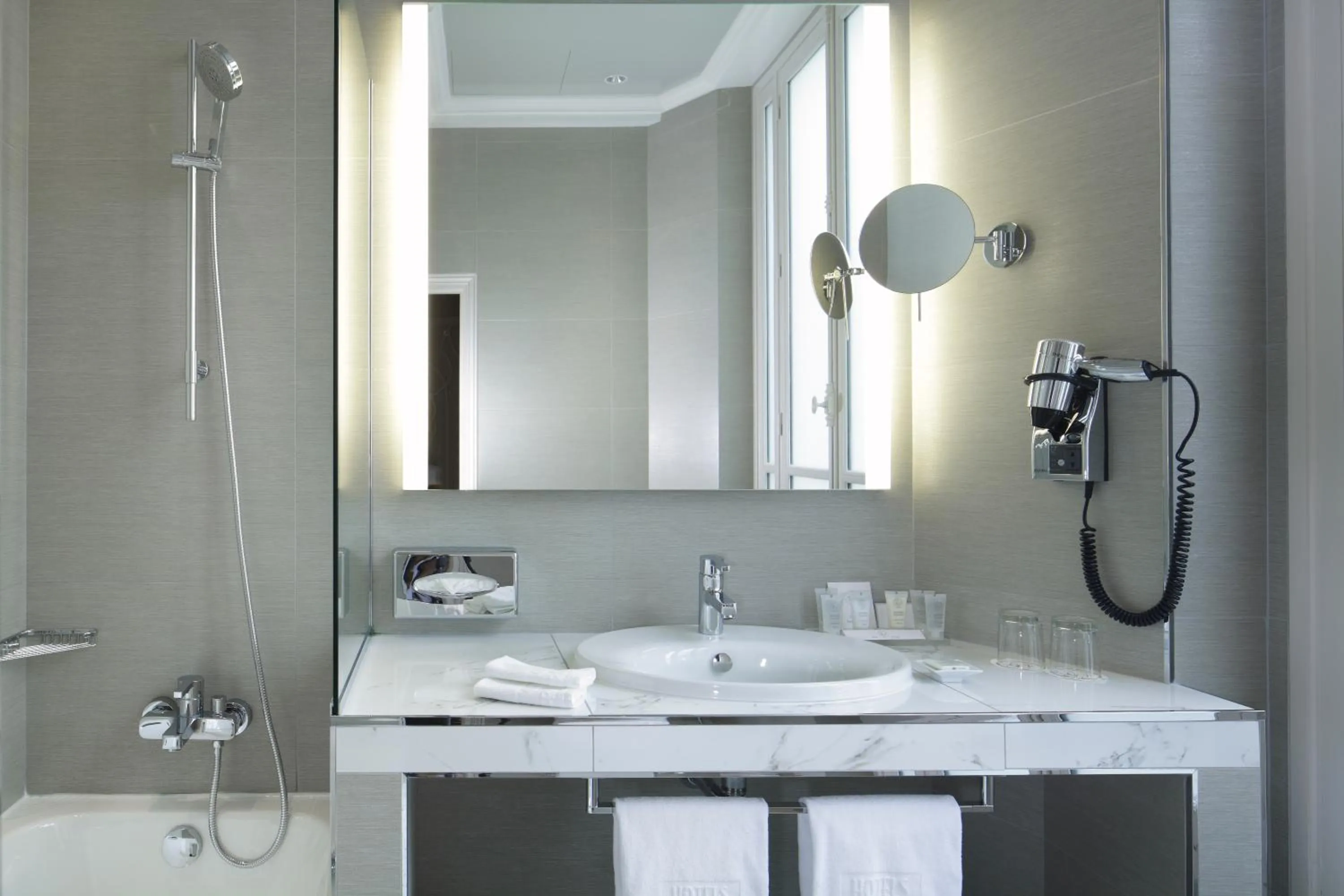 Bathroom in Hôtel Château Frontenac