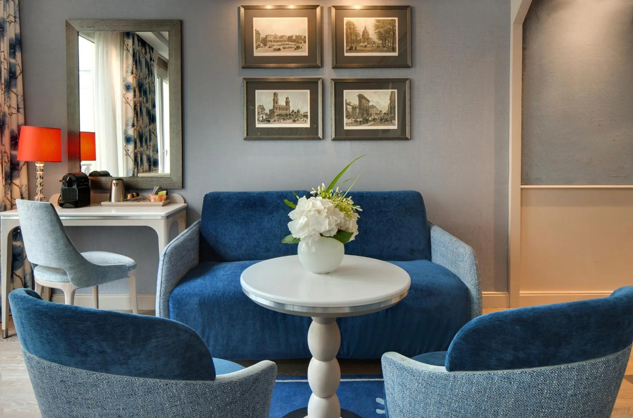 Bedroom in Rochester Champs Elysees