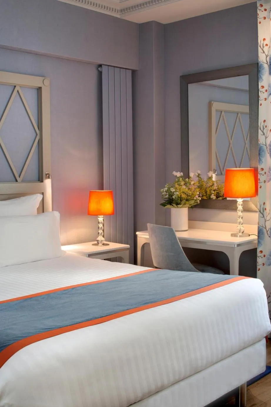 Bedroom, Bed in Rochester Champs Elysees