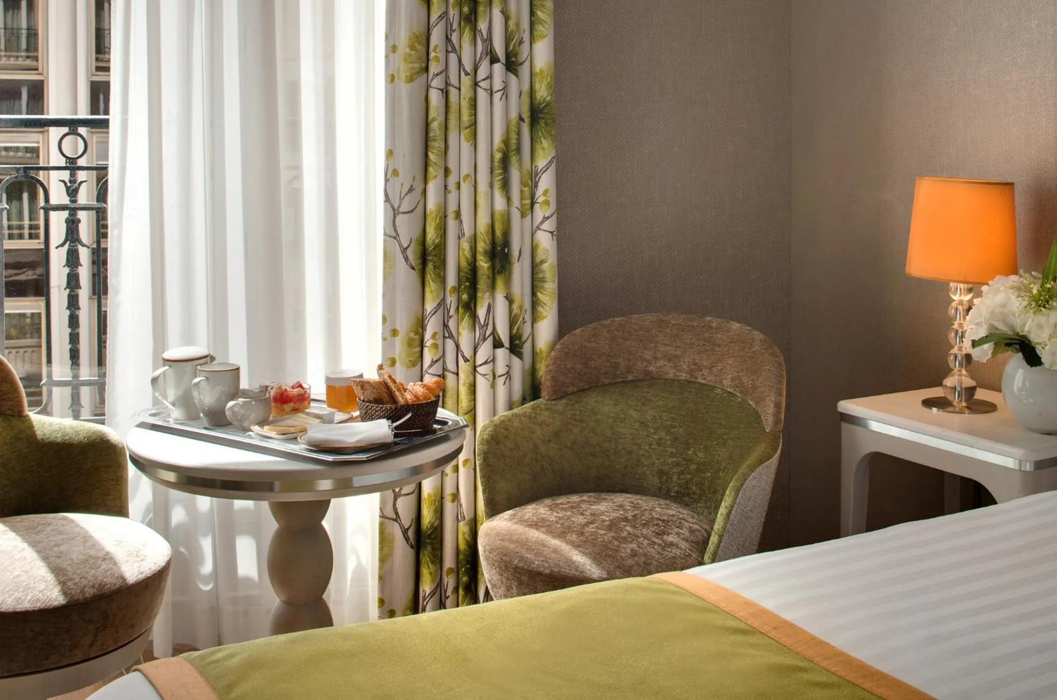 Bedroom in Rochester Champs Elysees