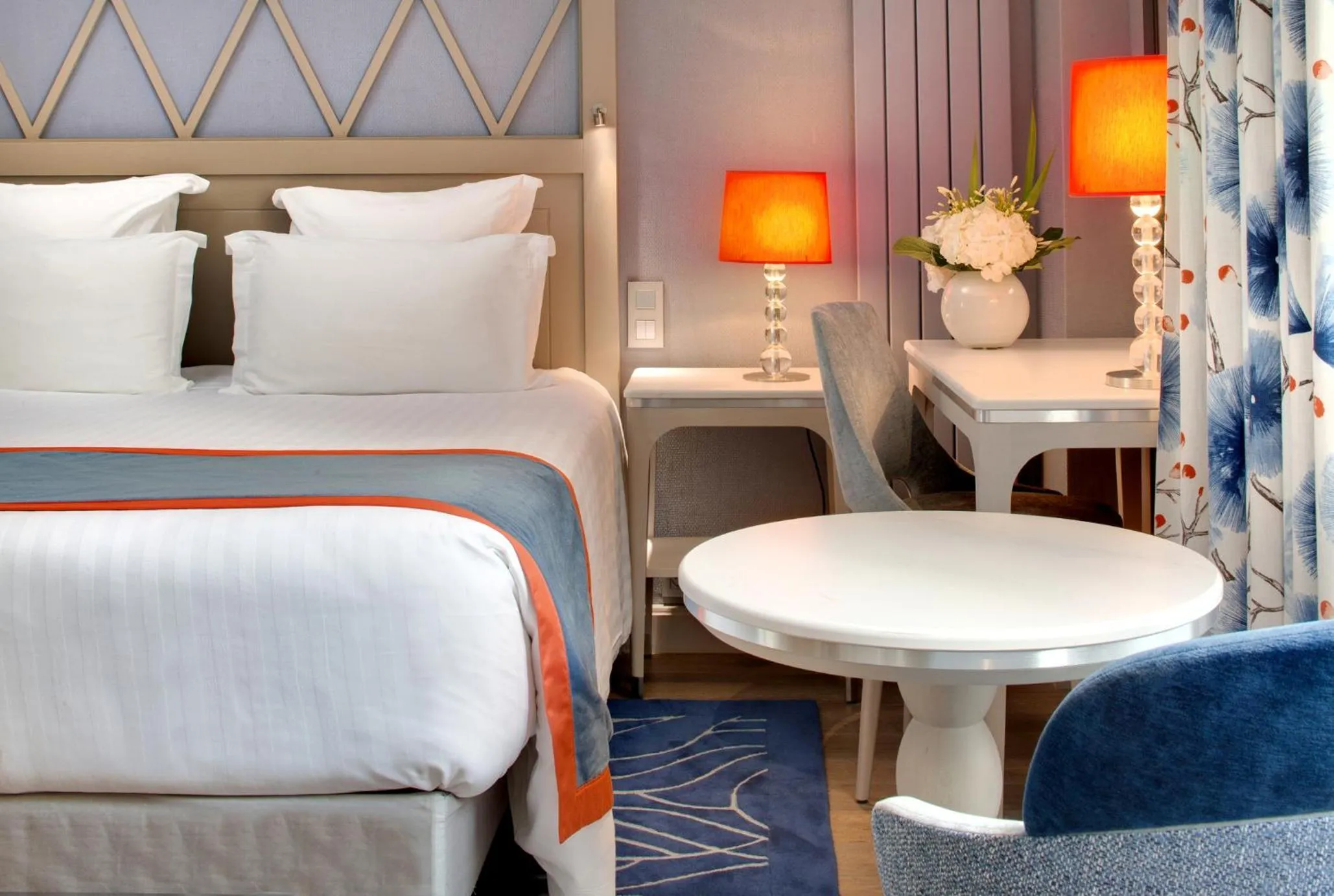 Bedroom, Bed in Rochester Champs Elysees