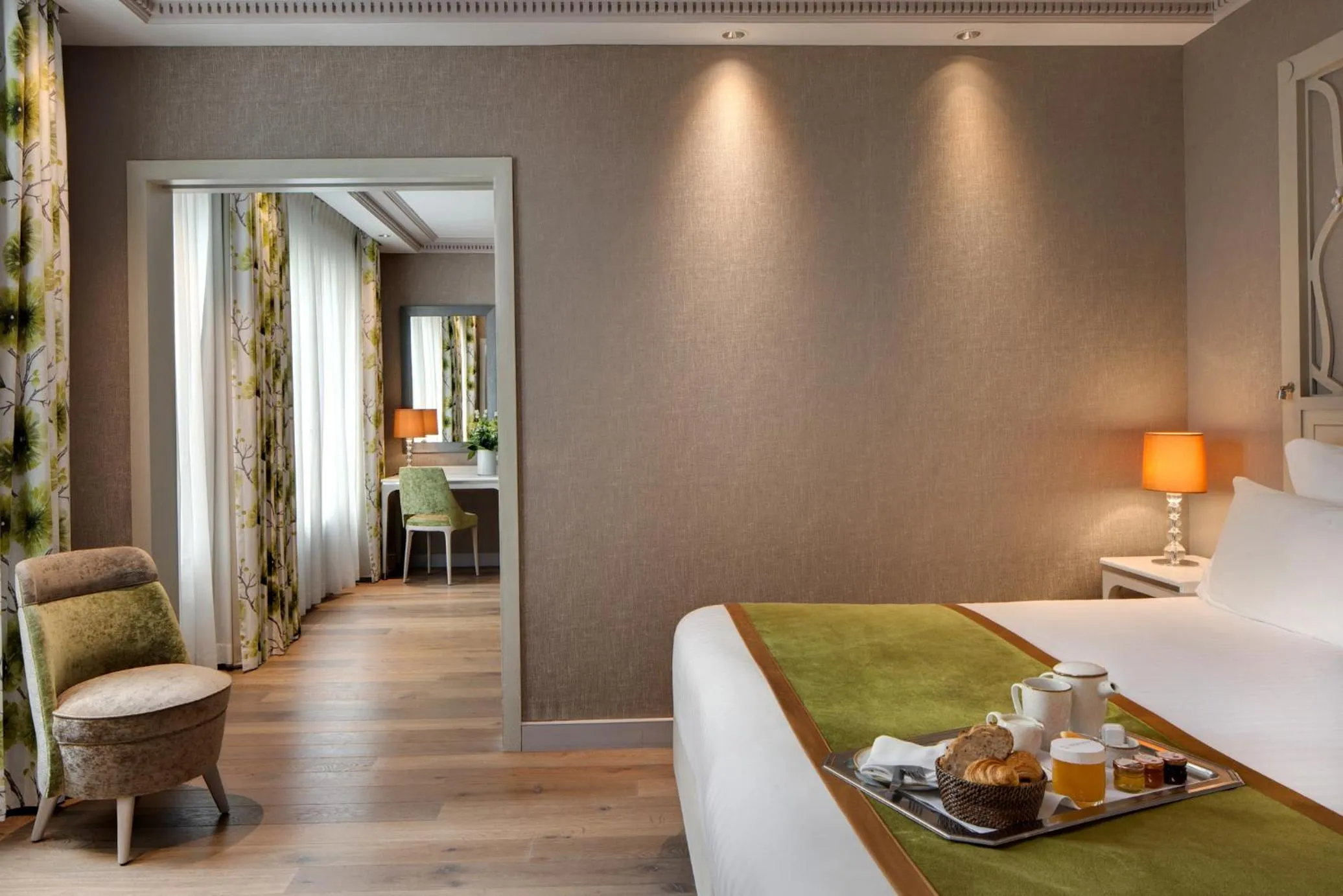 Bedroom, Bed in Rochester Champs Elysees