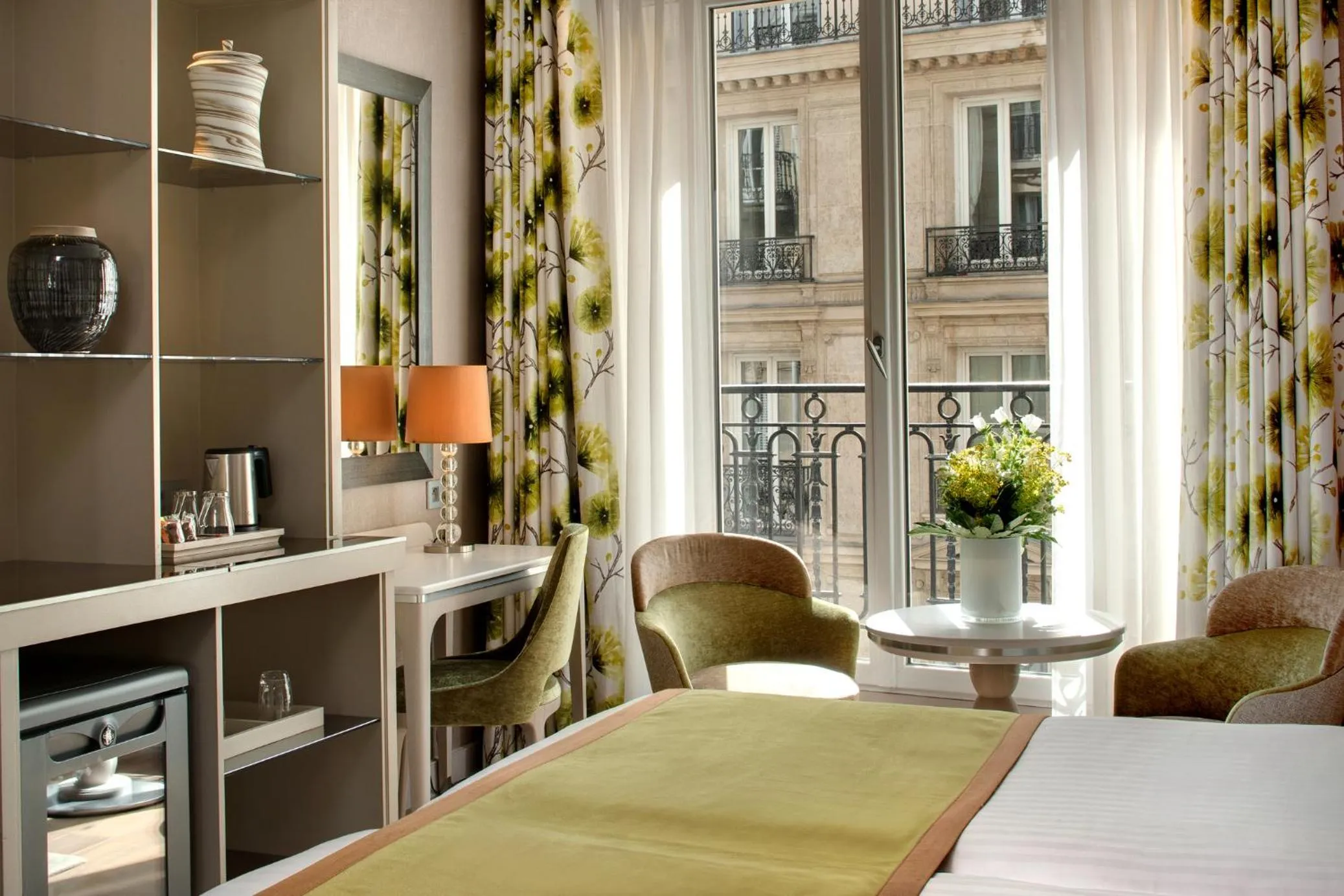 Bedroom, Bed in Rochester Champs Elysees