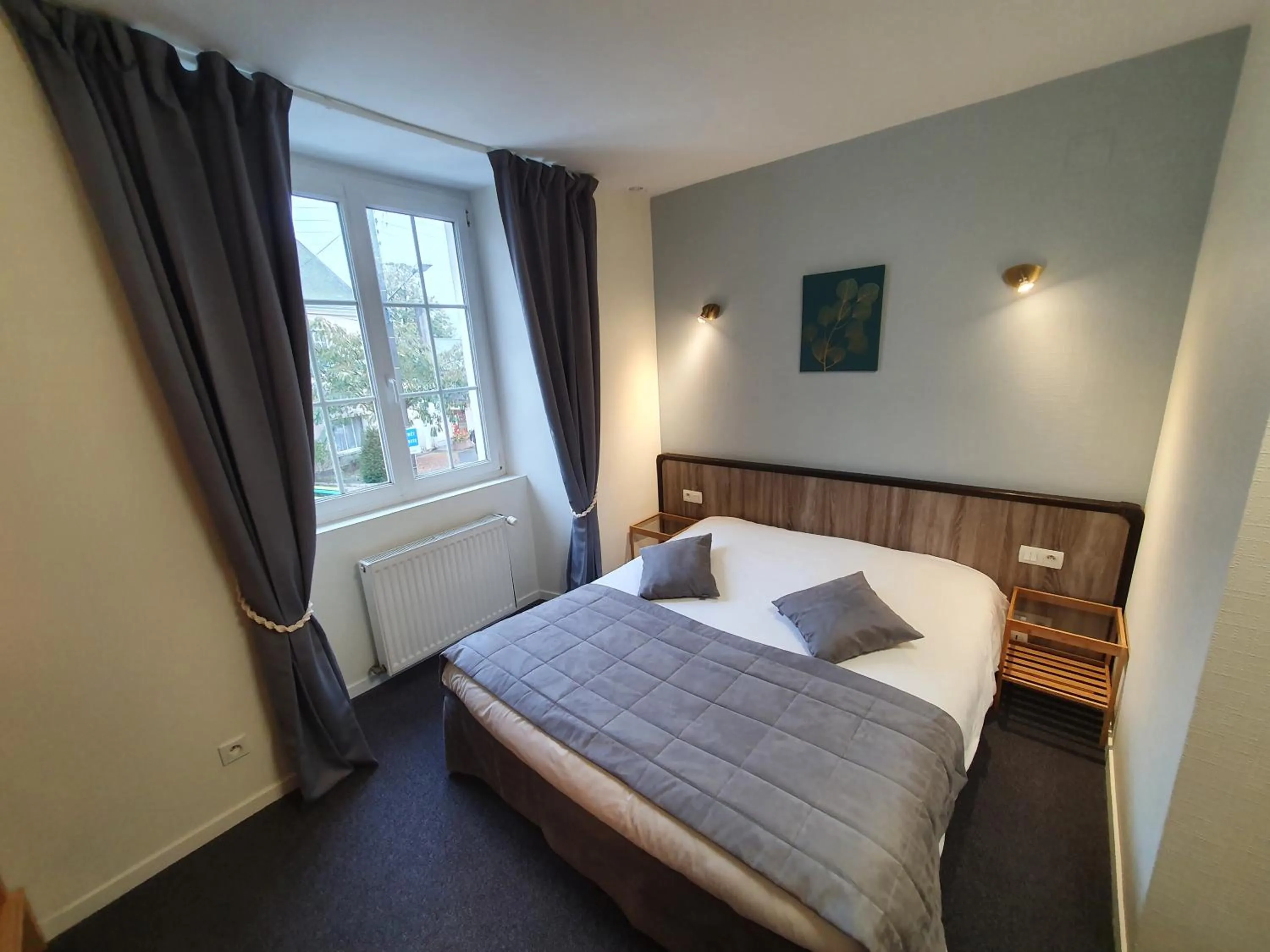 Photo of the whole room in Logis Hôtel Restaurant L'Odyssée Champêtre