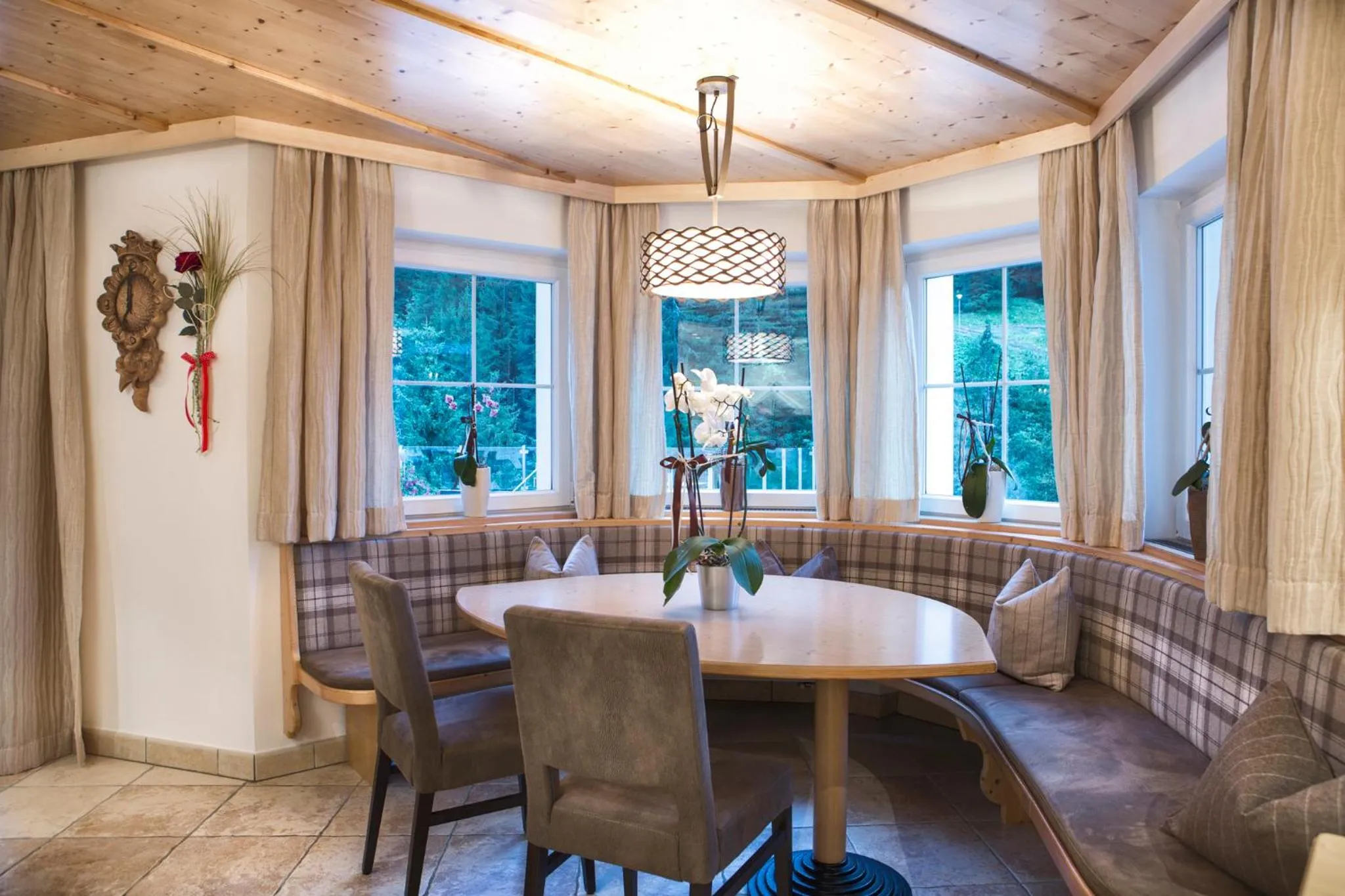 Restaurant/places to eat in Hotel Comploj Adults only