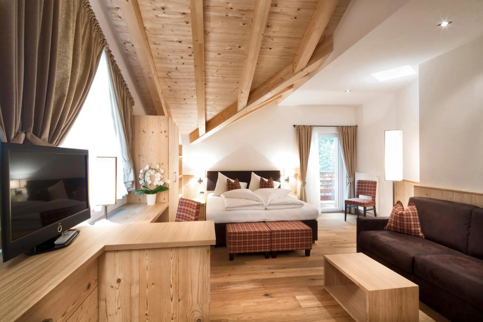 TV and multimedia, Bed in Hotel Comploj Adults only