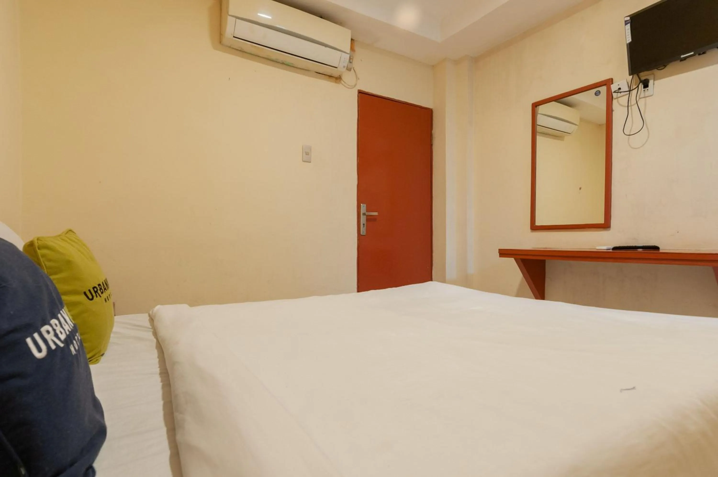 Bedroom in Urbanview Hotel Syariah Residence Medan by RedDoorz
