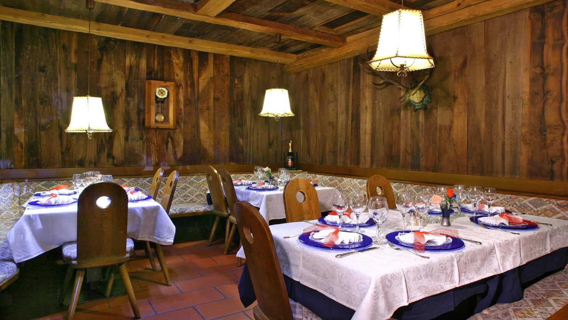 Restaurant/places to eat in Hotel Des Alpes