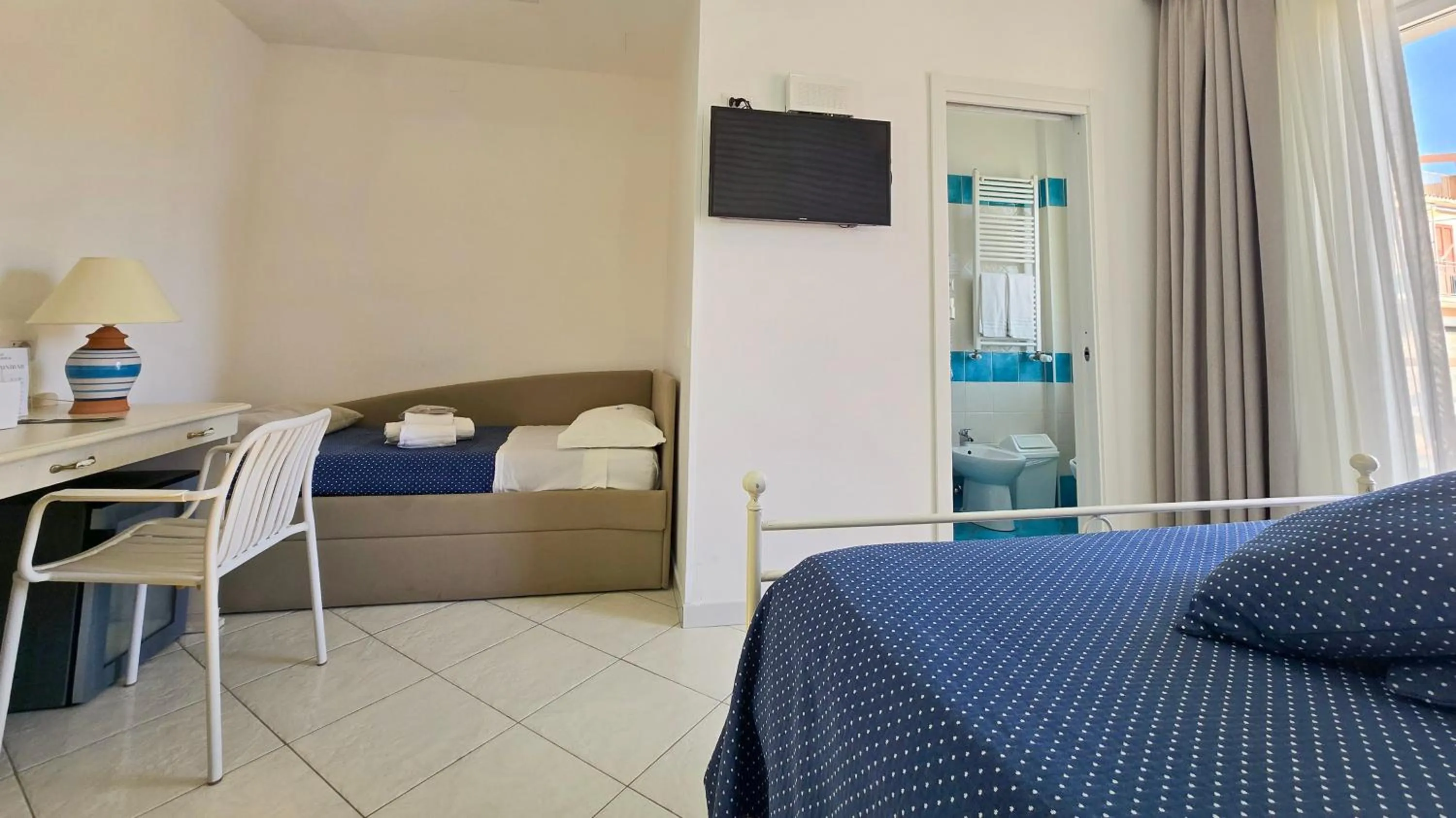 Bedroom, Bed in Hotel Calanca