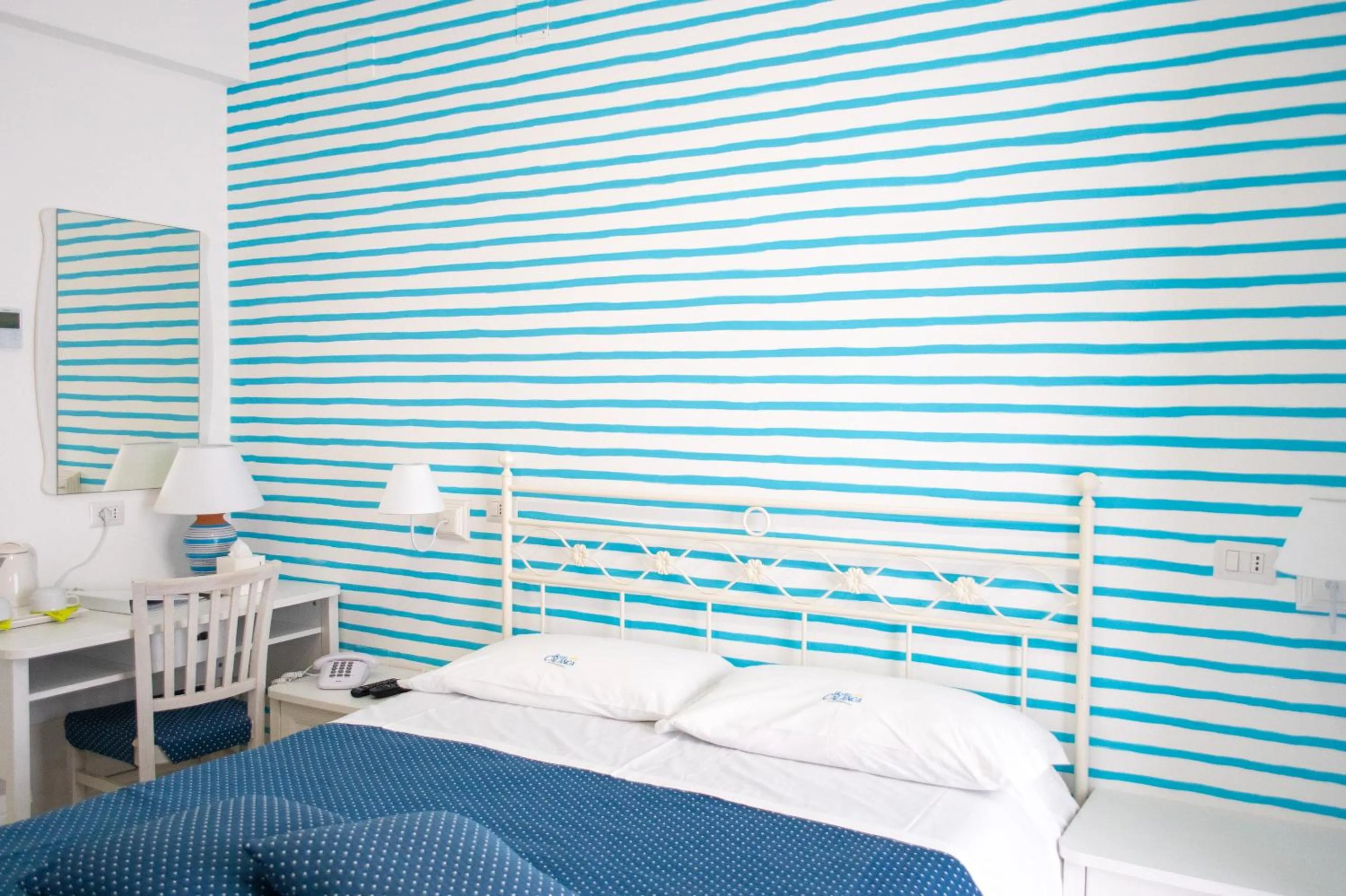 Bedroom, Bed in Hotel Calanca