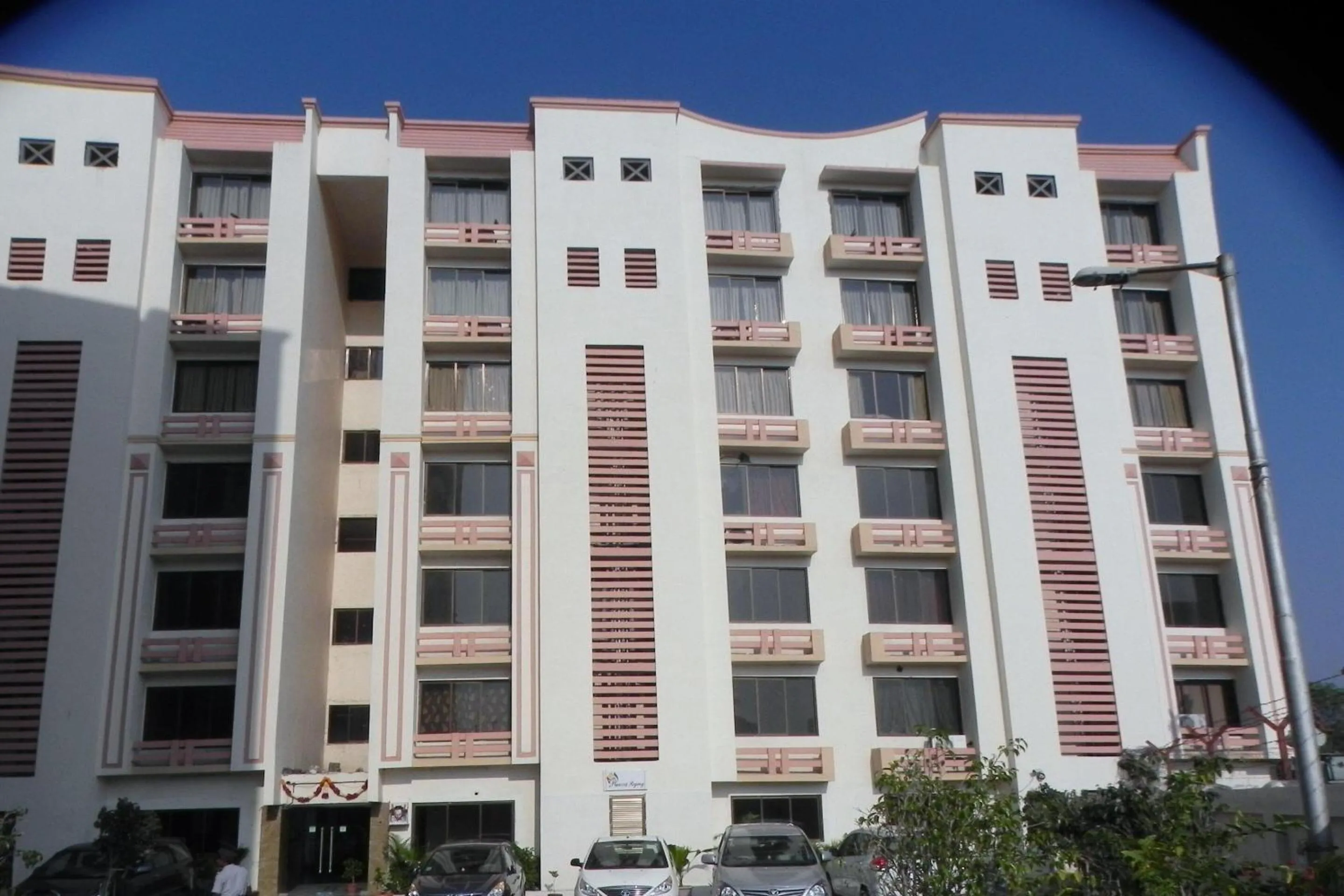 Collection O Reeva Regency