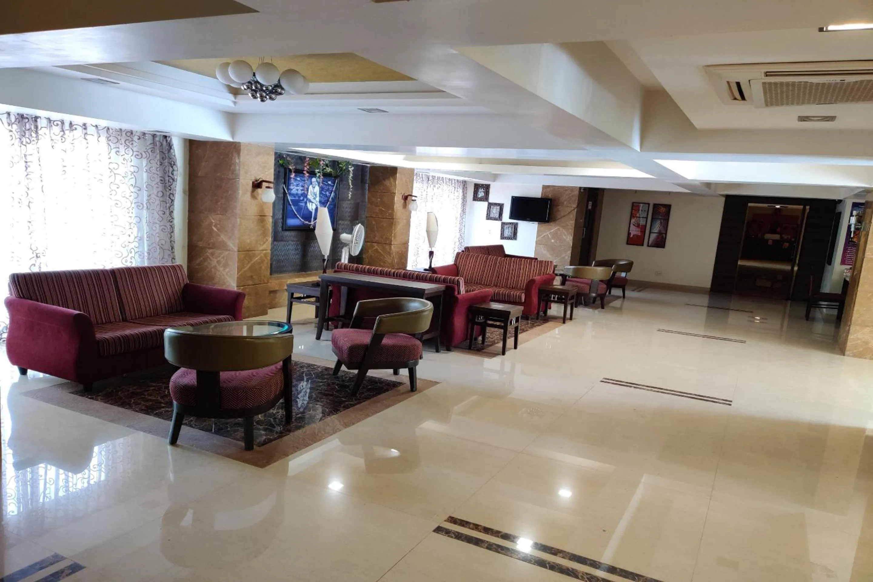 Dining area in Collection O Reeva Regency