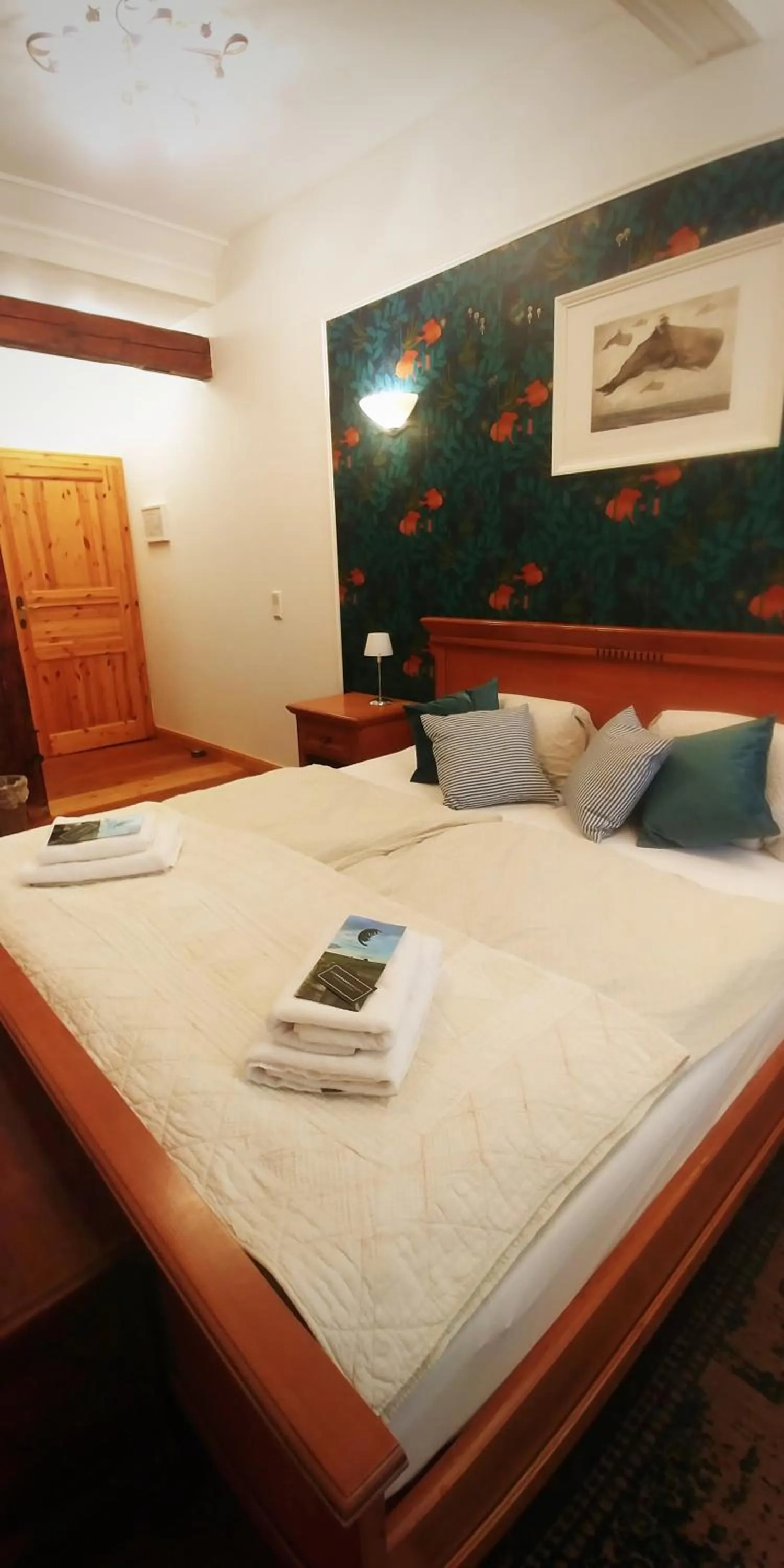 Photo of the whole room, Bed in Privathotel Der Schwarze Herrgott No TV