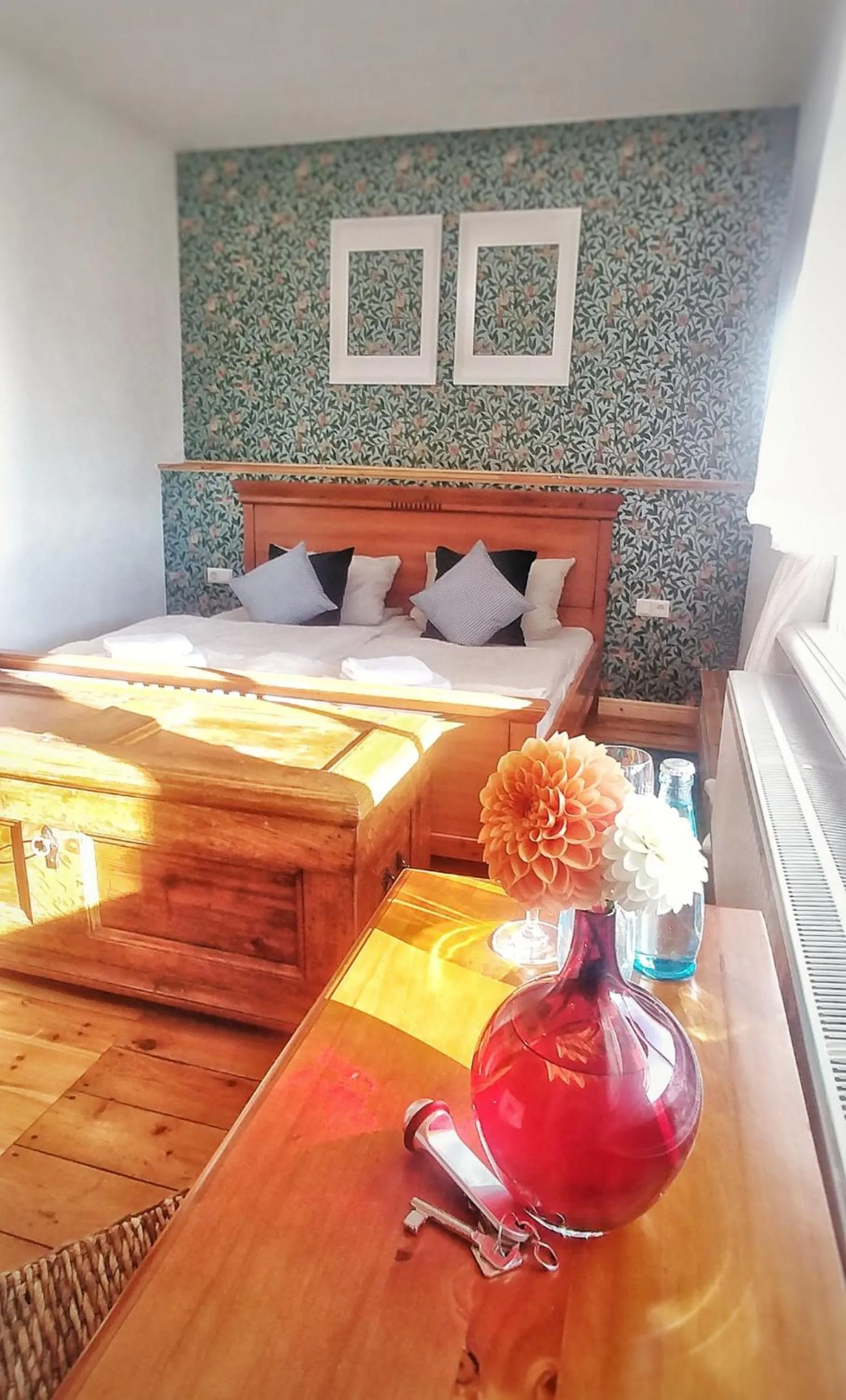 Bed in Privathotel Der Schwarze Herrgott No TV