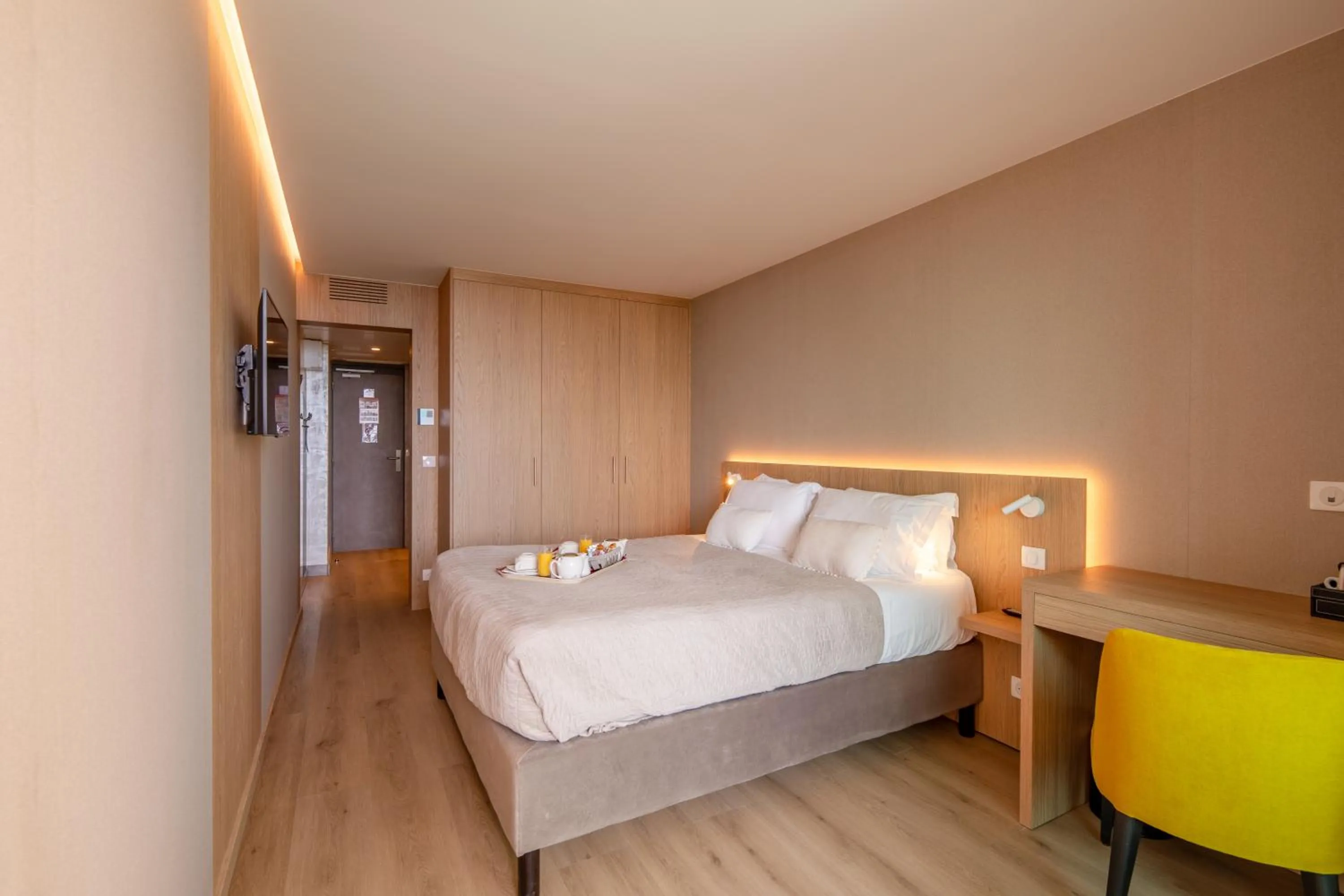 Bedroom, Bed in Hôtel La Plage