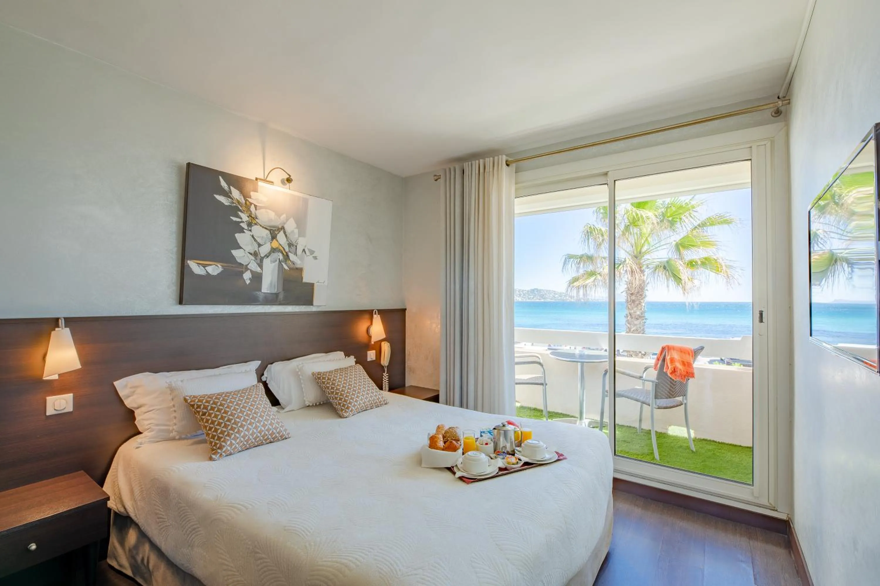 Bedroom, Bed in Hôtel La Plage