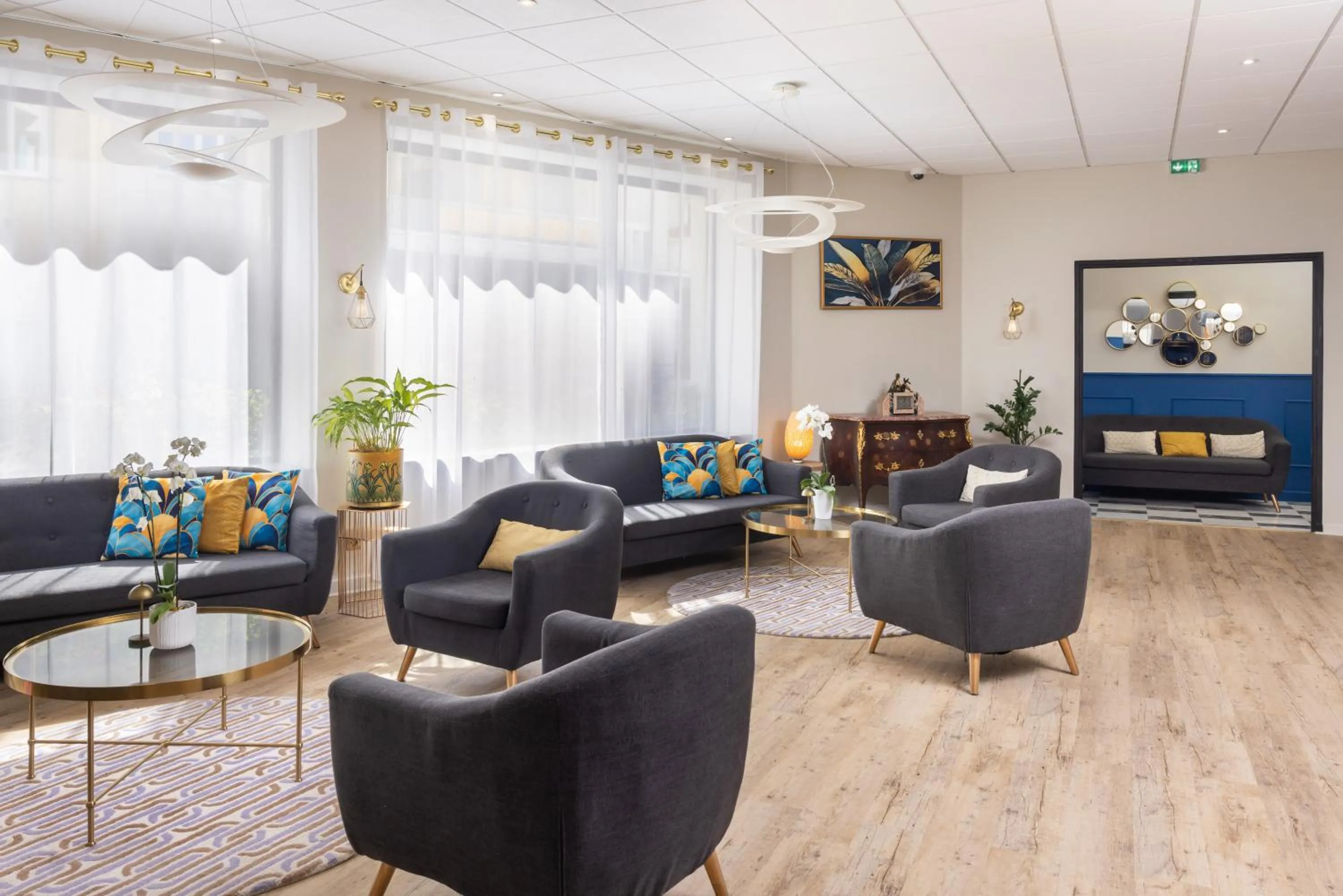 Living room in Hôtel Locarno Nice