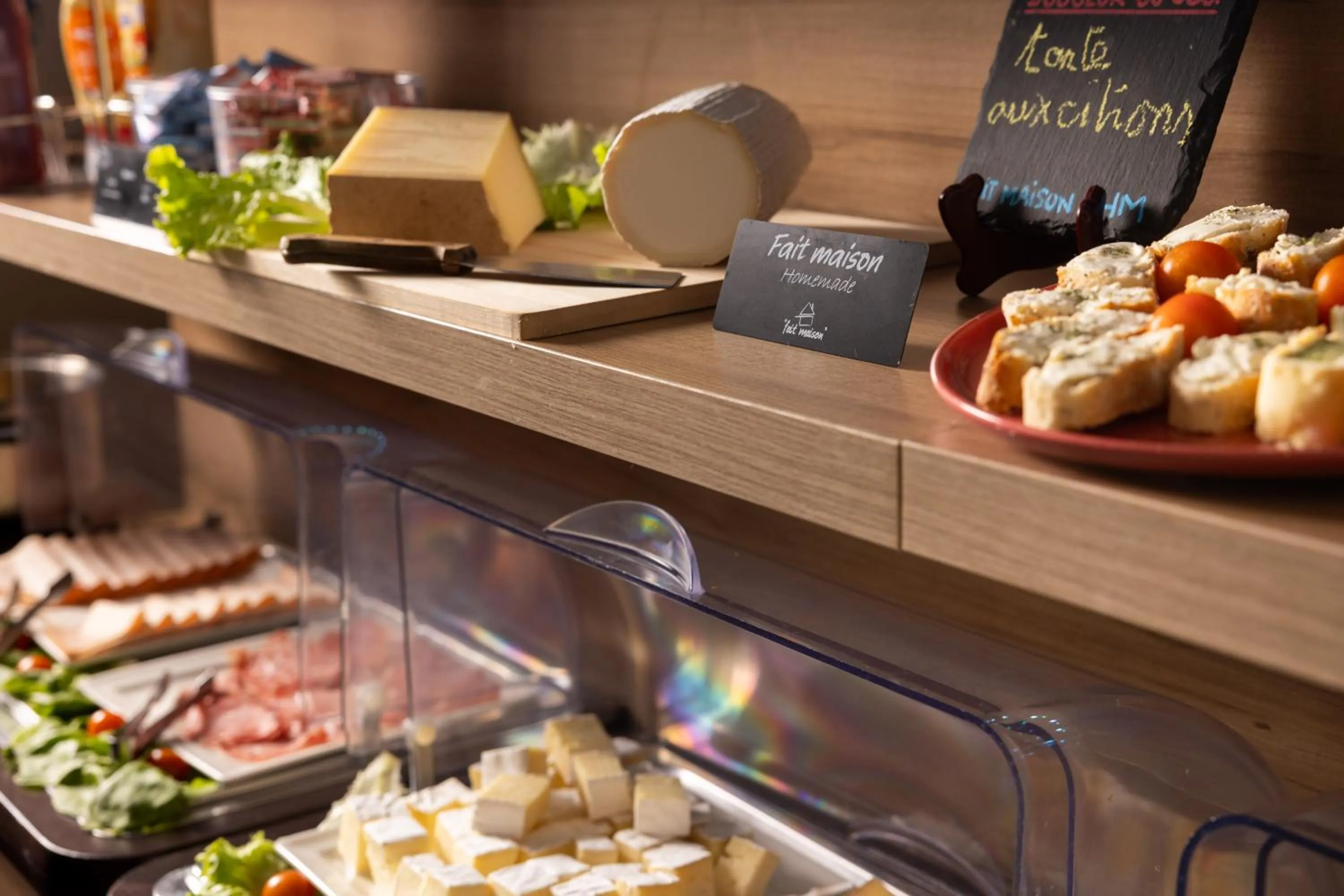 Food and drinks in Hôtel Locarno Nice