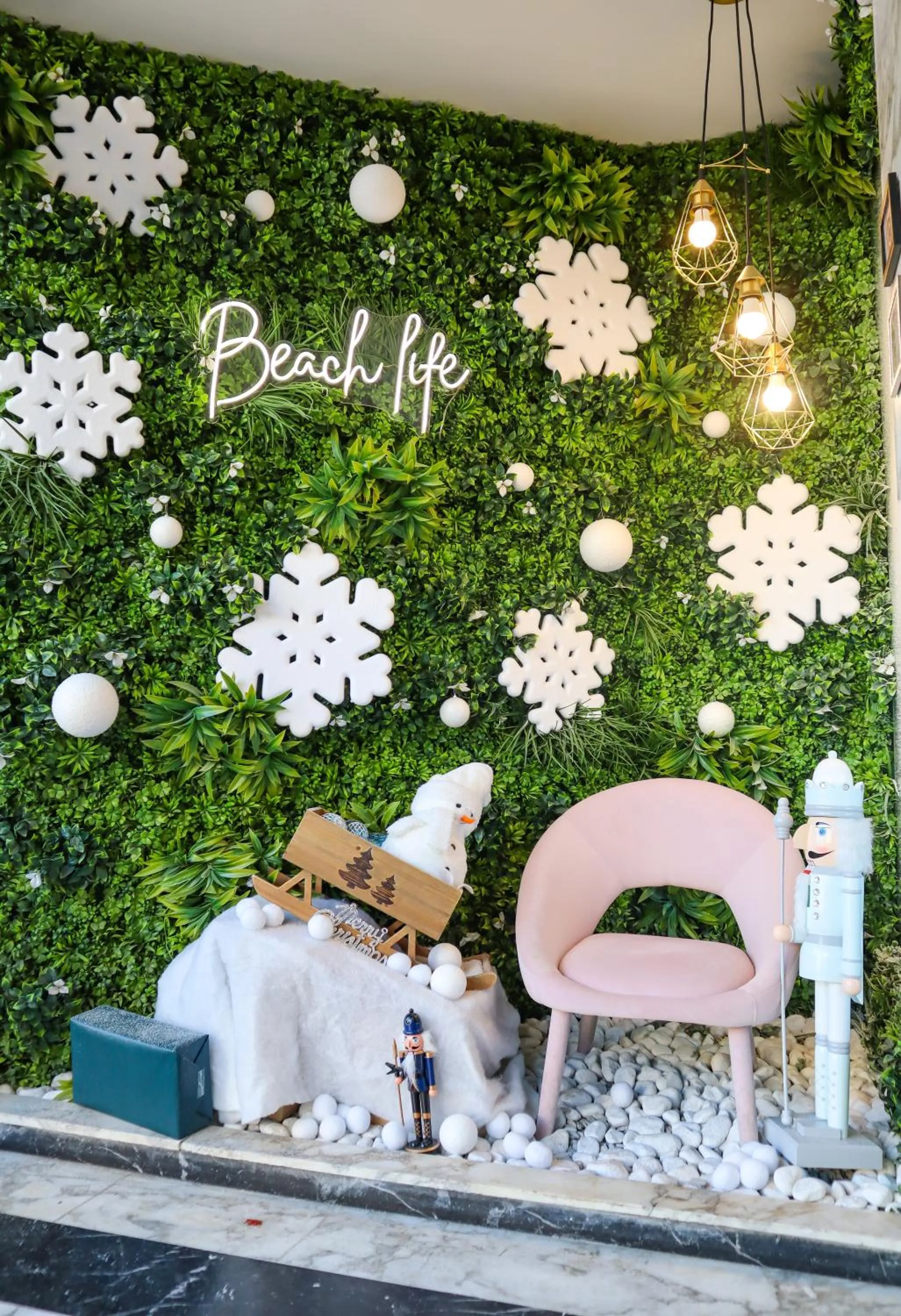 Decorative detail in Hôtel Locarno Nice