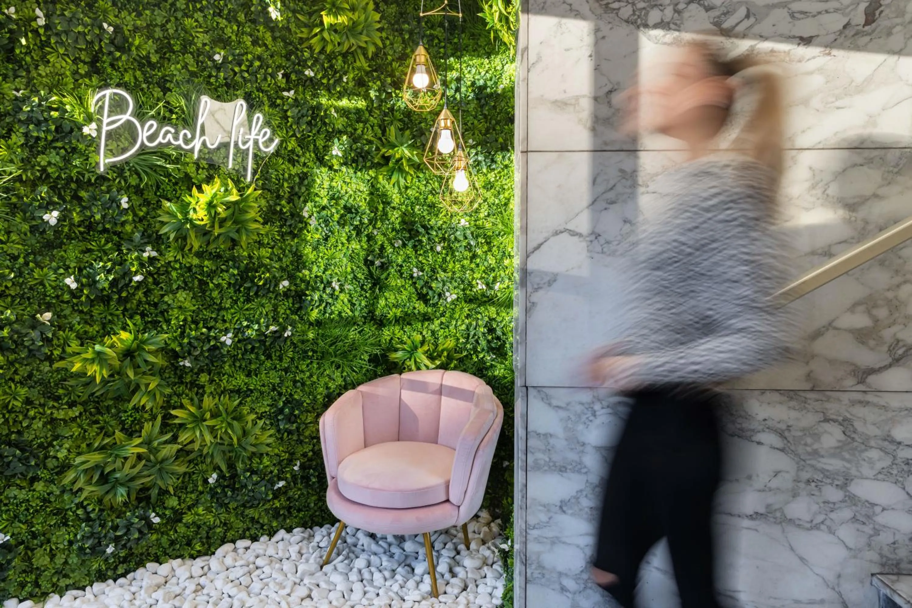 Facade/entrance in Hôtel Locarno Nice