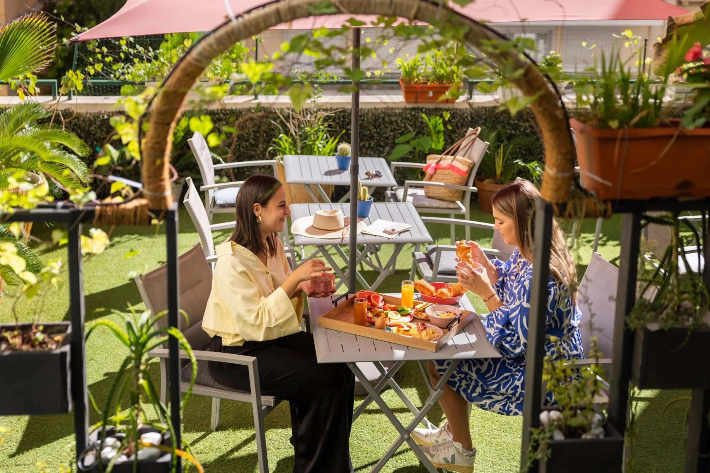 Day in Hôtel Locarno Nice