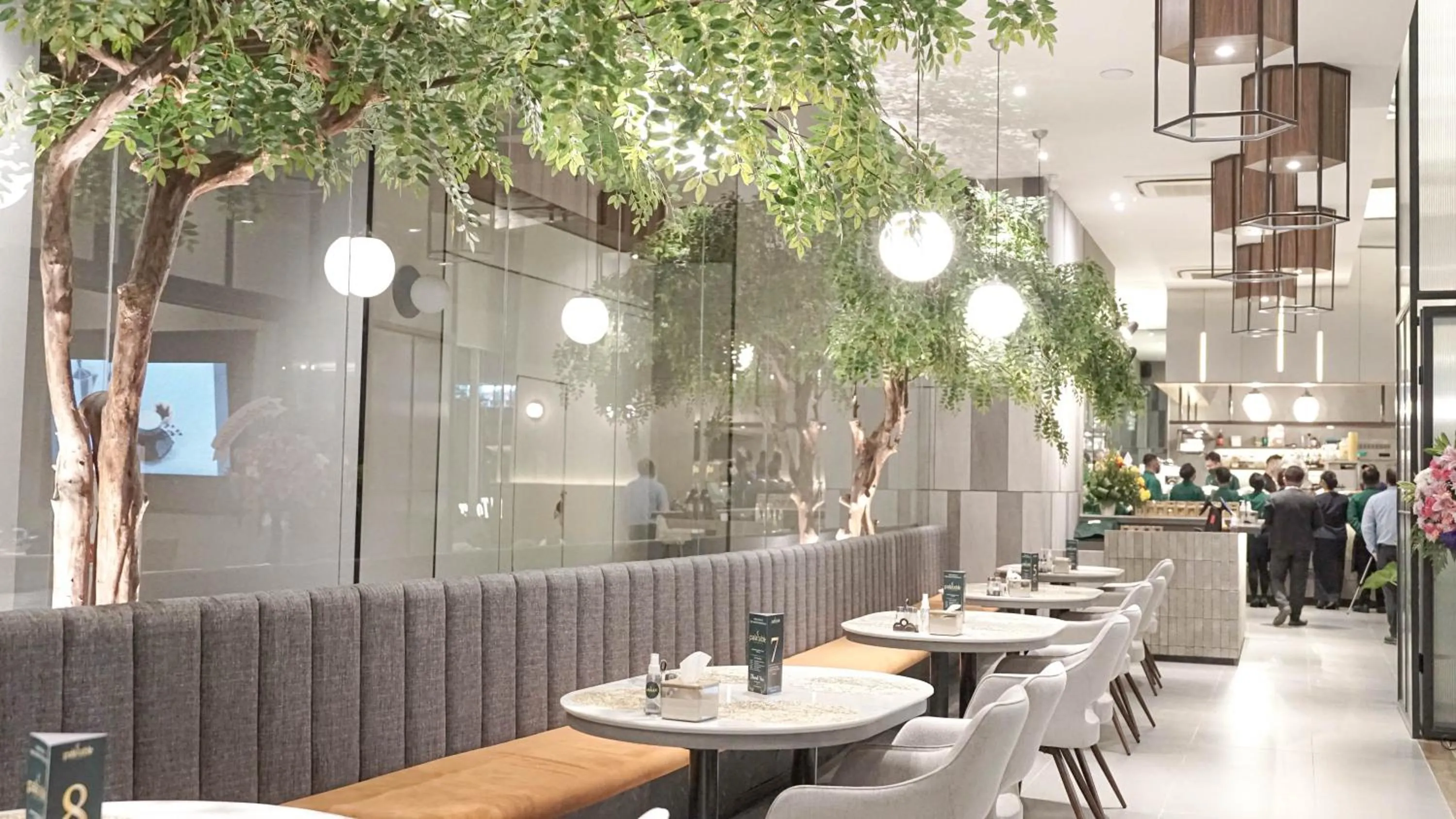 Restaurant/places to eat in Menteng Park Exclusive Emerald