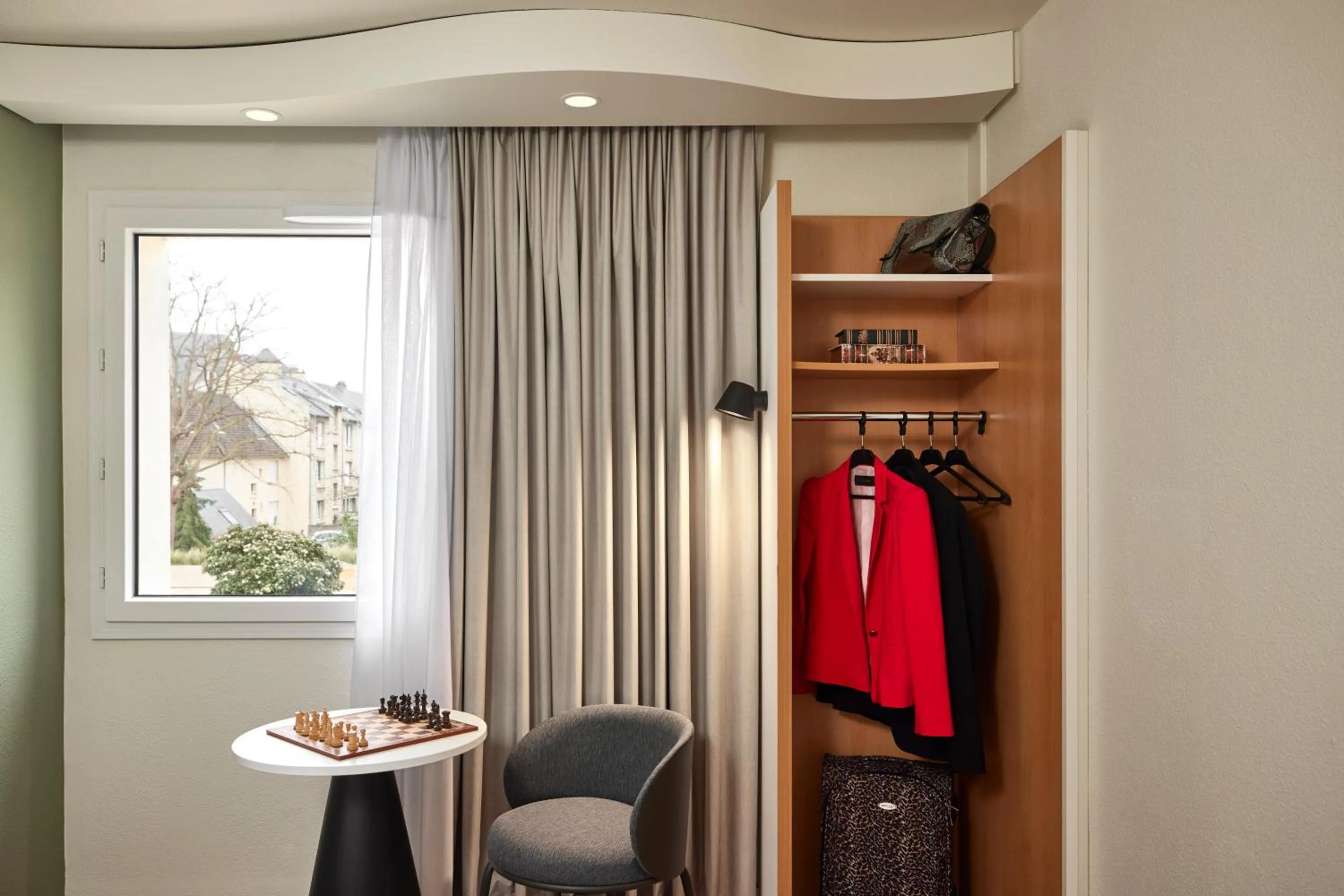 Bedroom in IBIS Port de plaisance