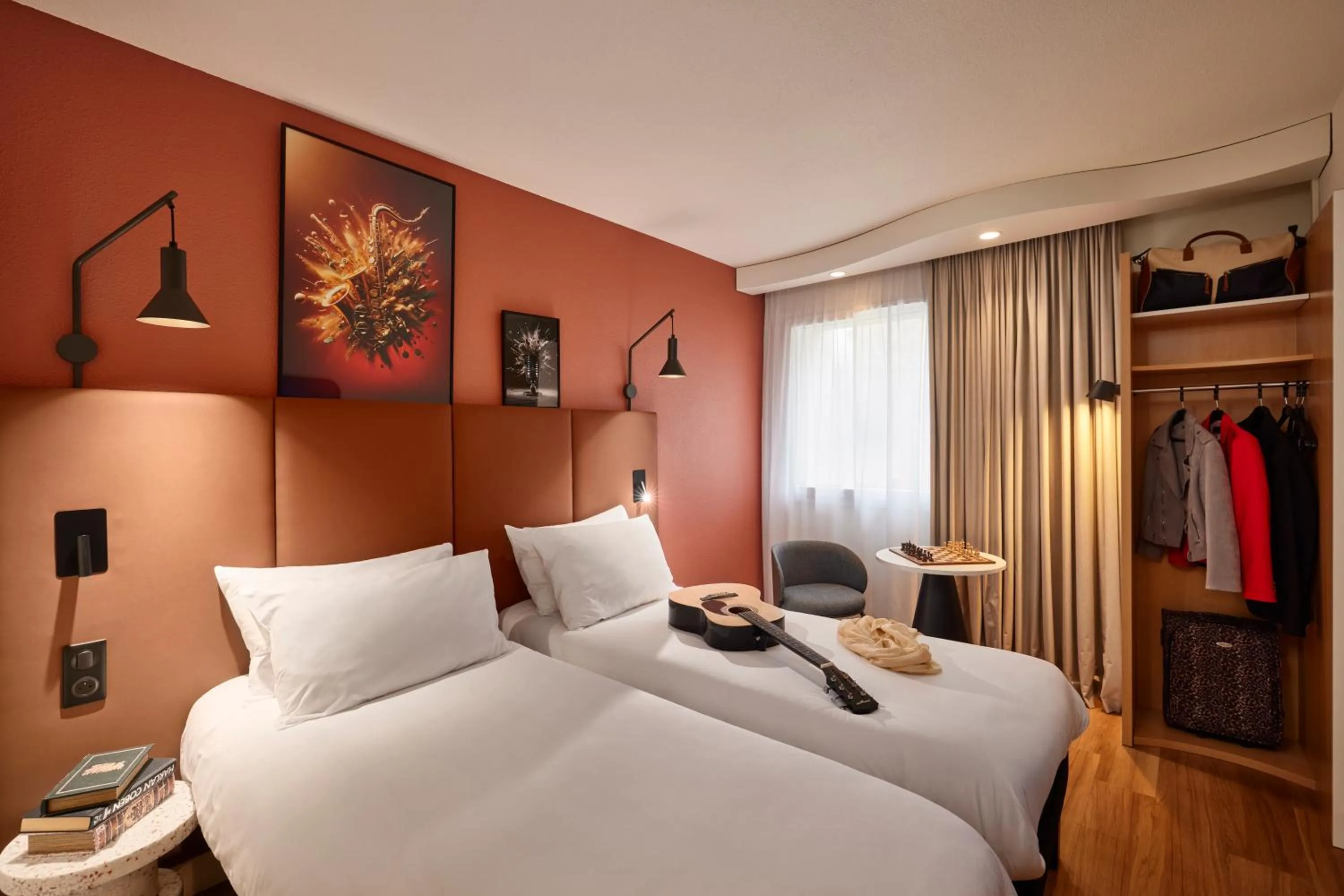 Bedroom, Bed in IBIS Port de plaisance