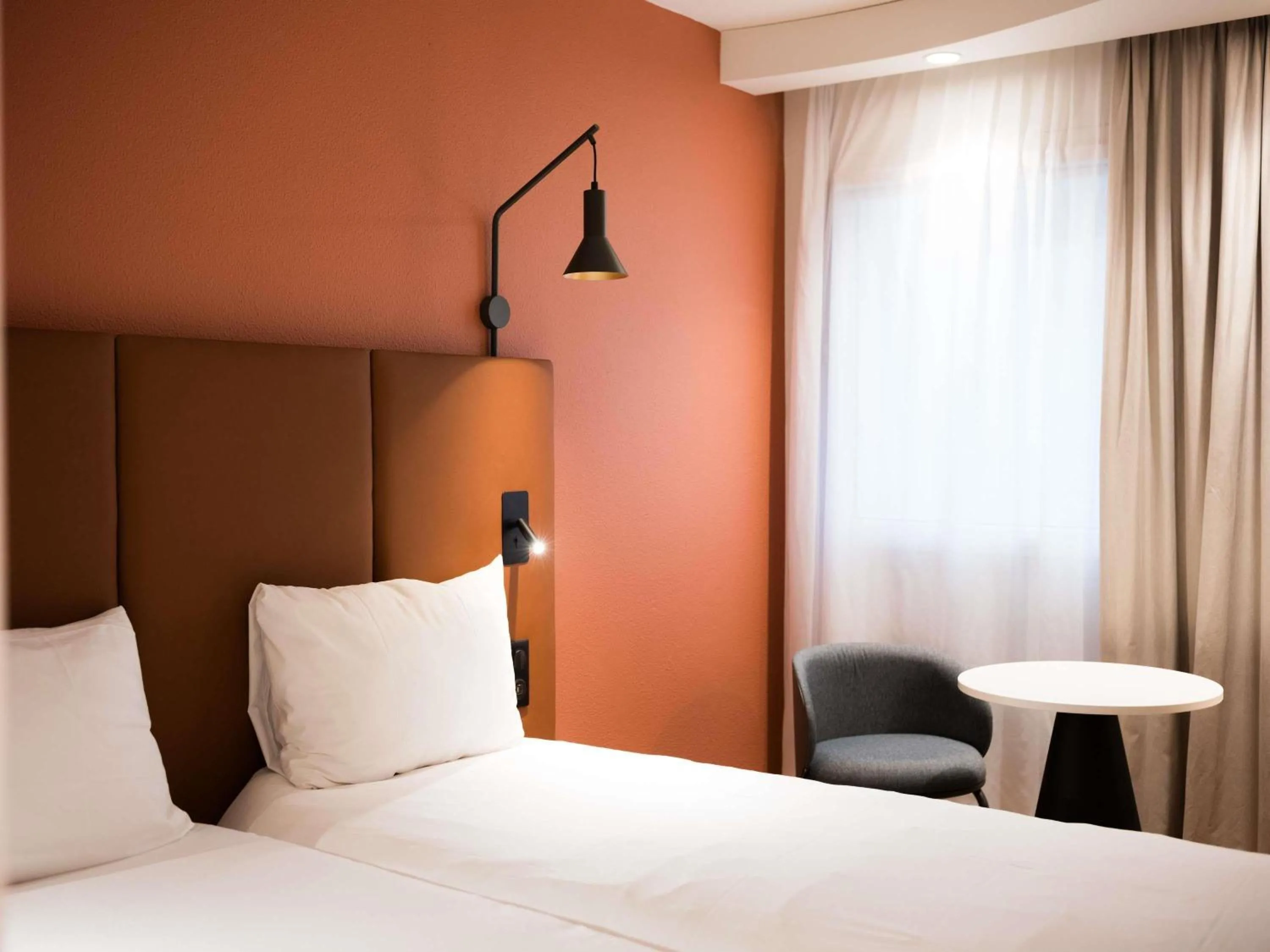 Bedroom, Bed in IBIS Port de plaisance