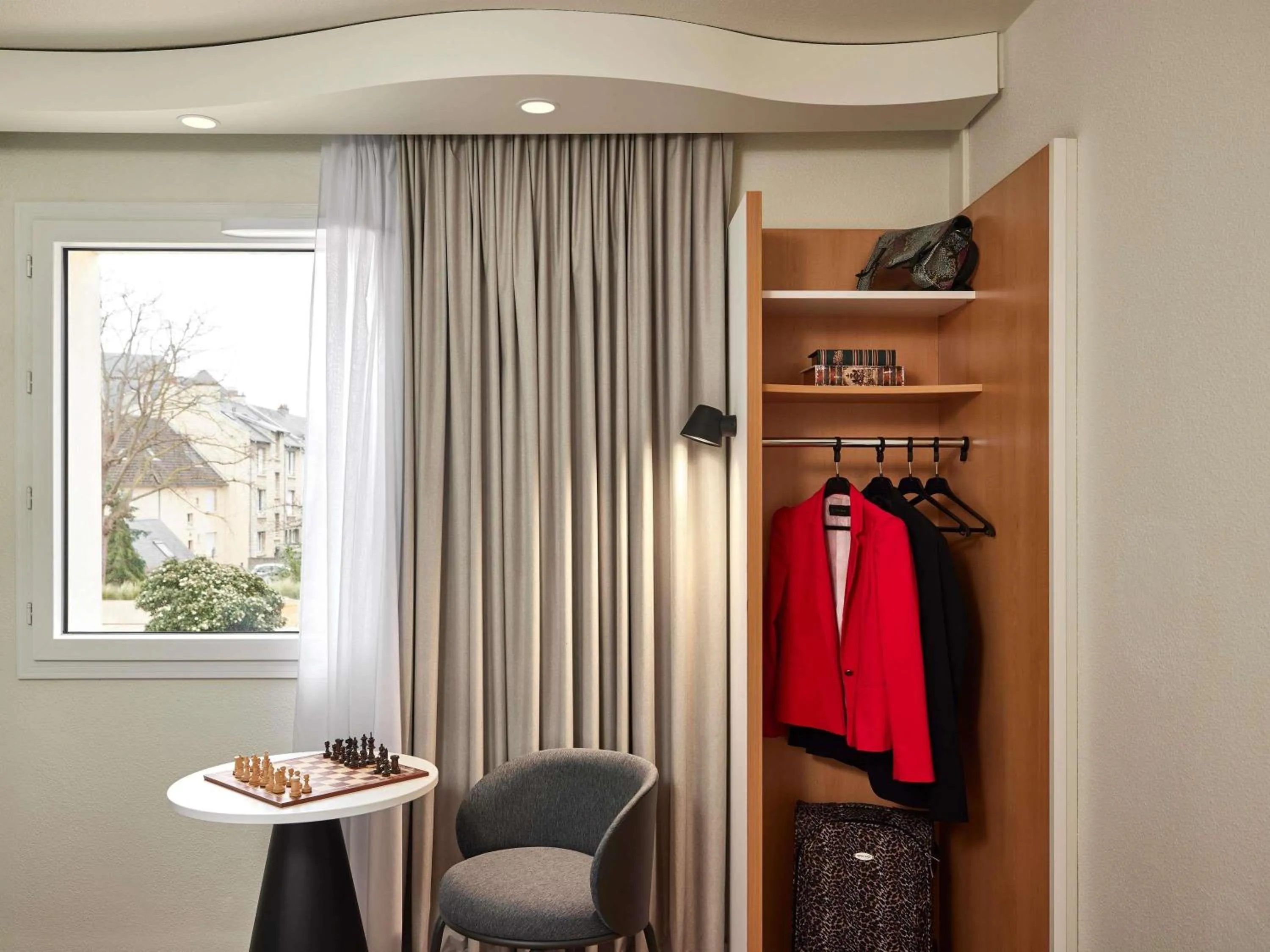 Bedroom in IBIS Port de plaisance