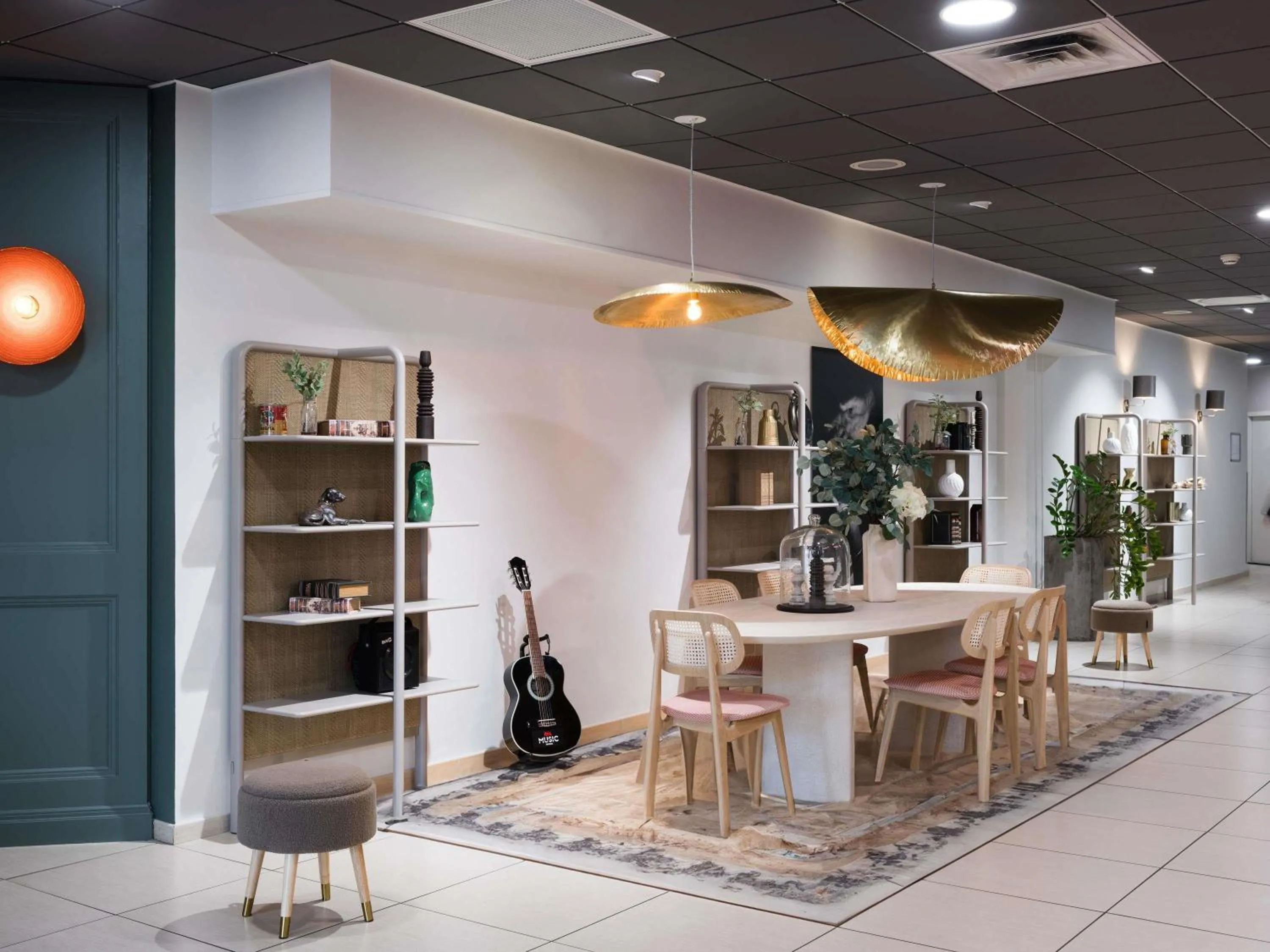 Property building in IBIS Port de plaisance