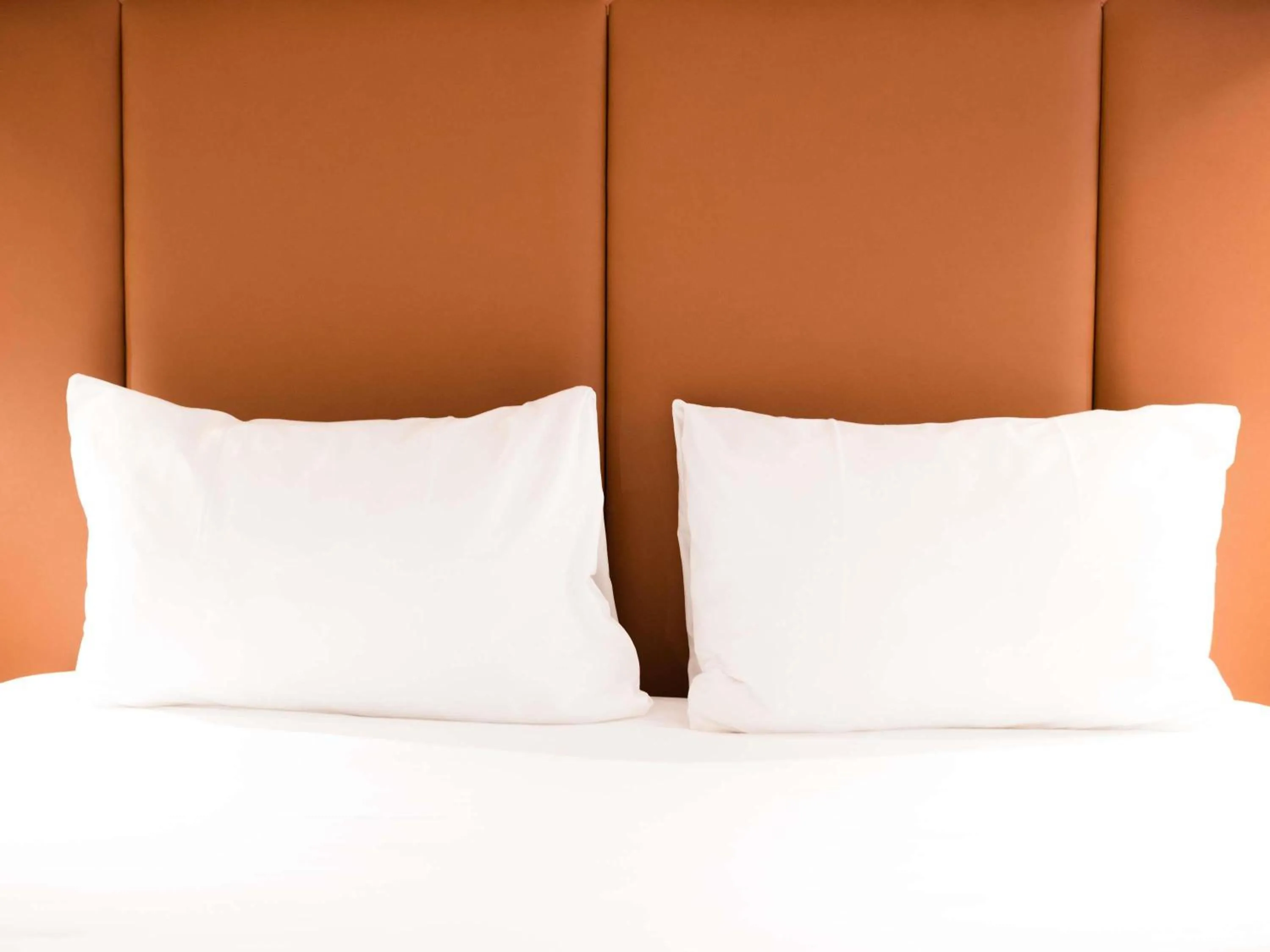 Bedroom, Bed in IBIS Port de plaisance