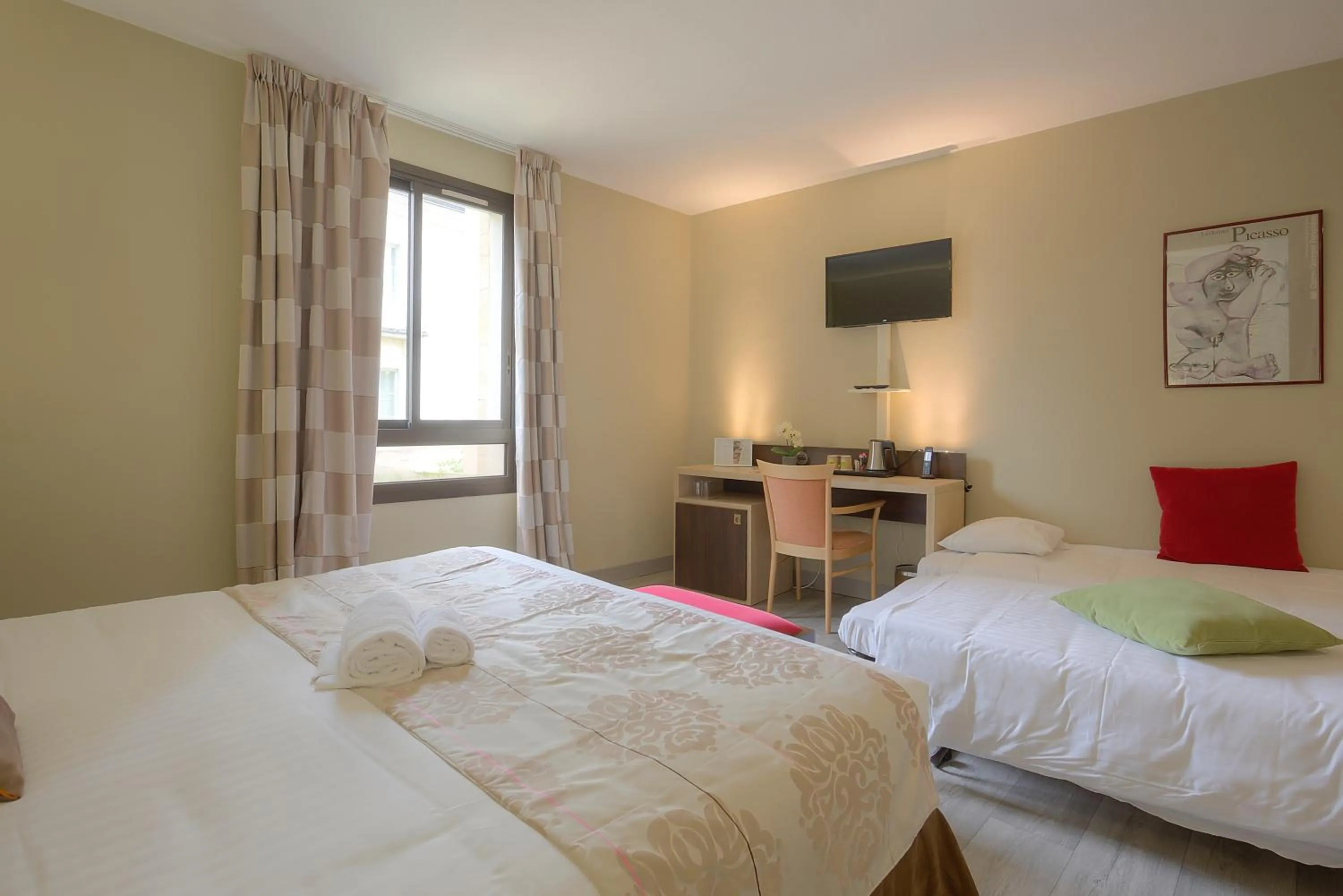 Bed in Au Grand Hôtel de Sarlat - Pavillon de SELVES