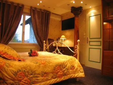 Photo of the whole room, Bed in La Roseraie Biebler