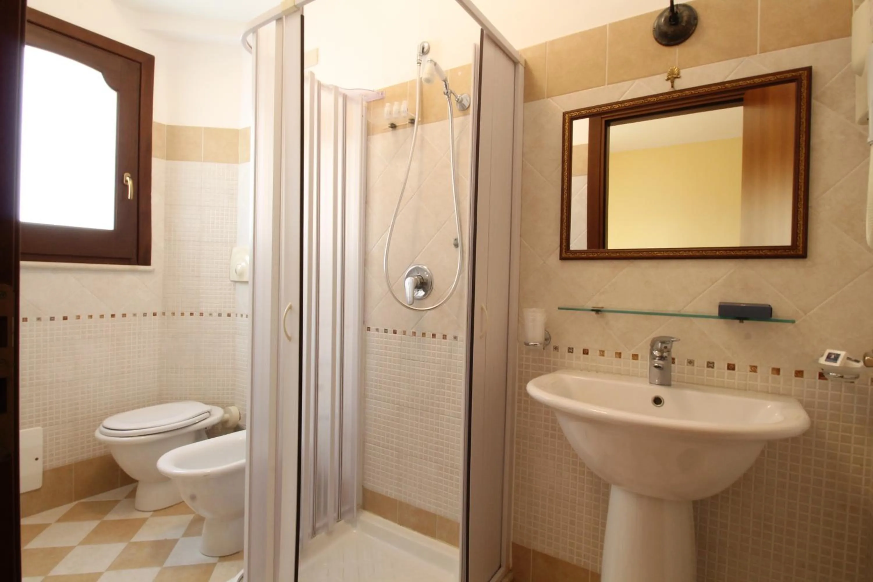 Bathroom in Zingaro Hotel