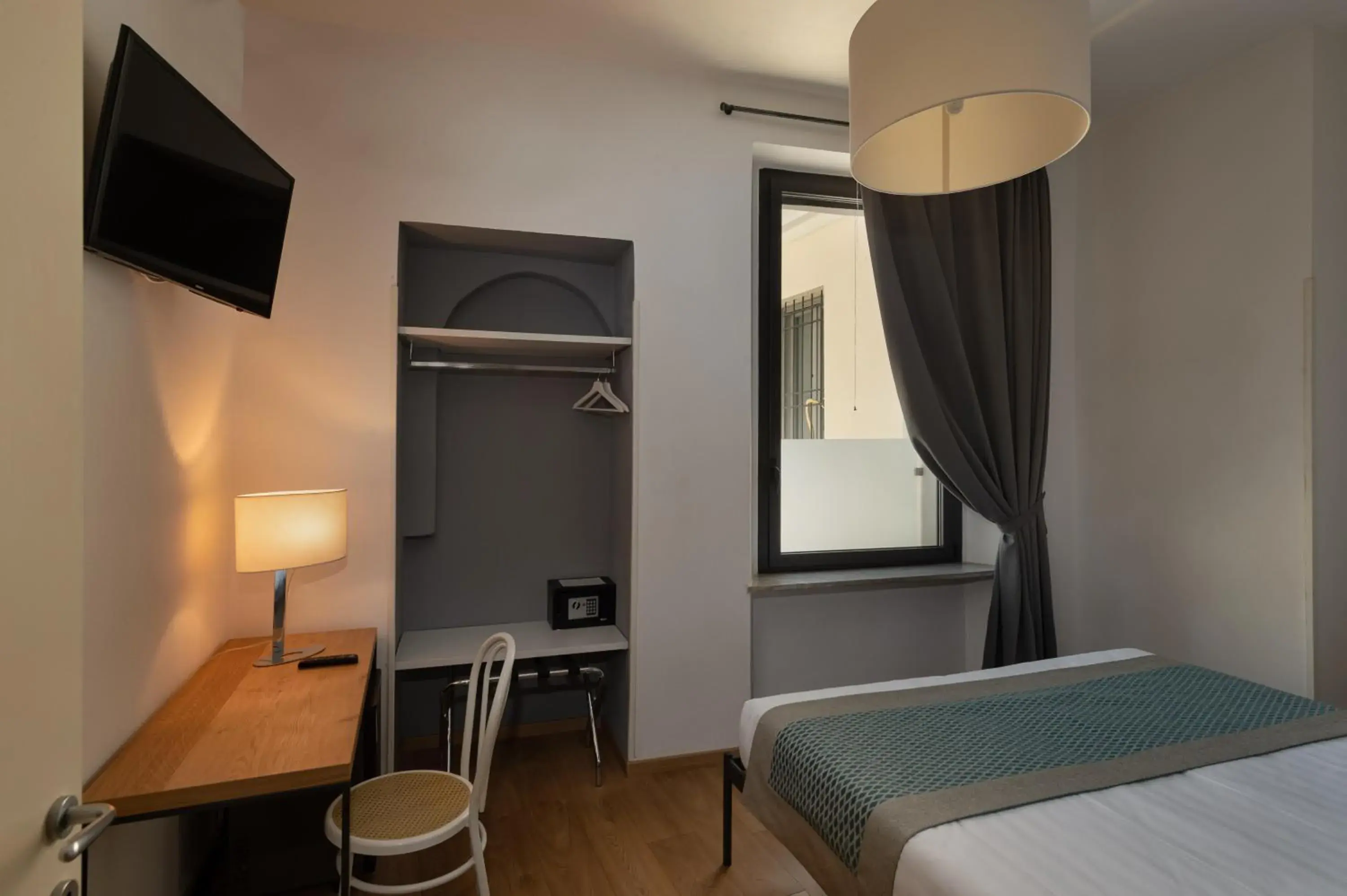 Standard Double or Twin Room in Hotel dei Gonzaga, MantegnaHotels Standard Double or Twin Room in Hotel dei Gonzaga, MantegnaHotels