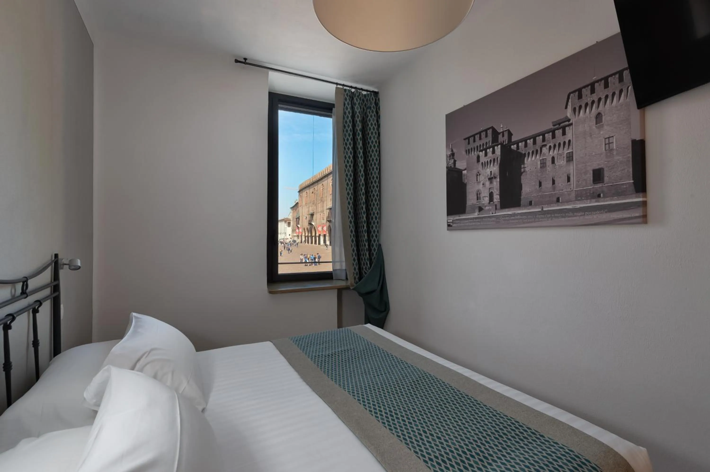 Bed in Hotel dei Gonzaga, MantegnaHotels