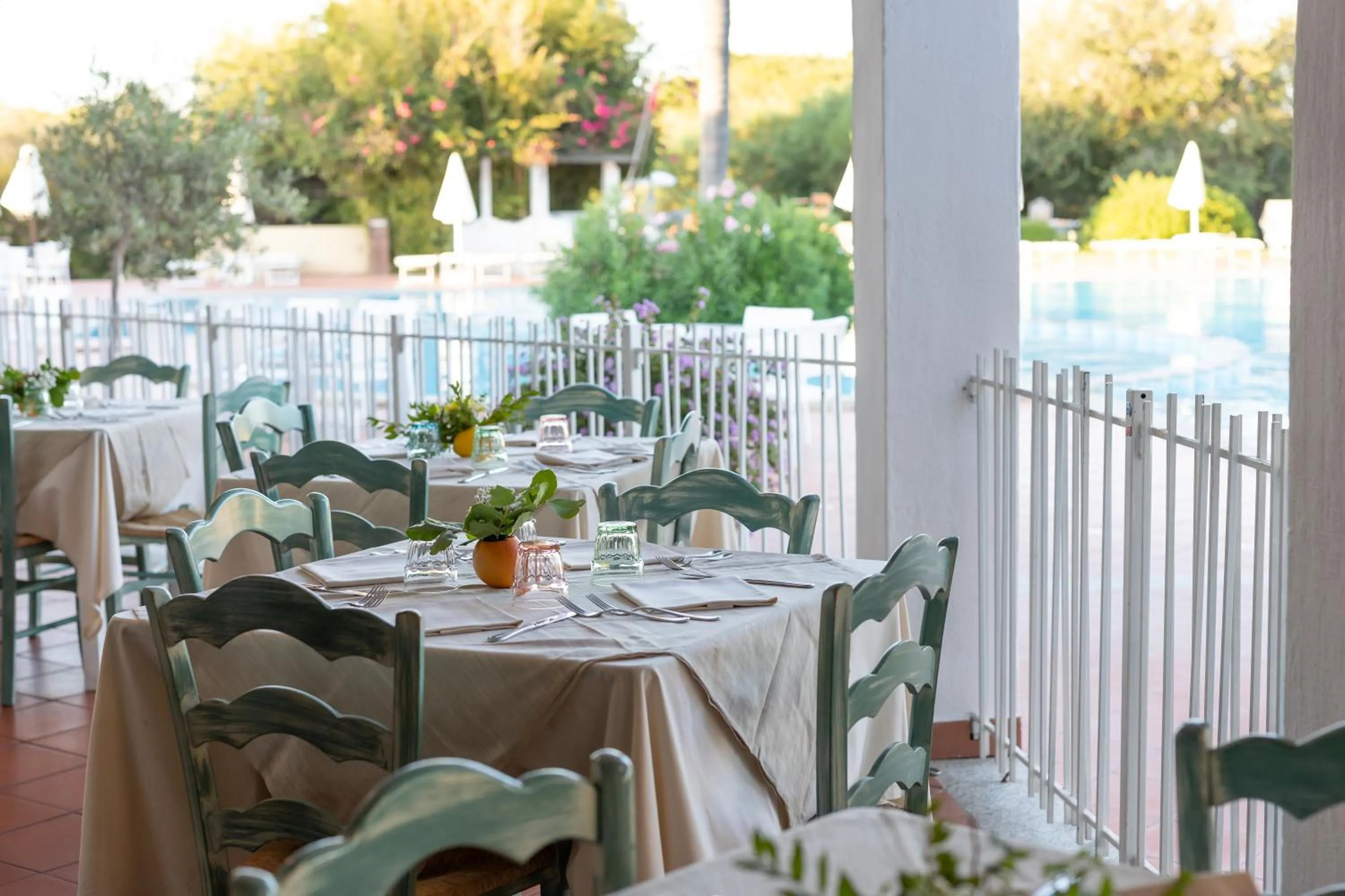 Restaurant/places to eat in Perdepera Resort