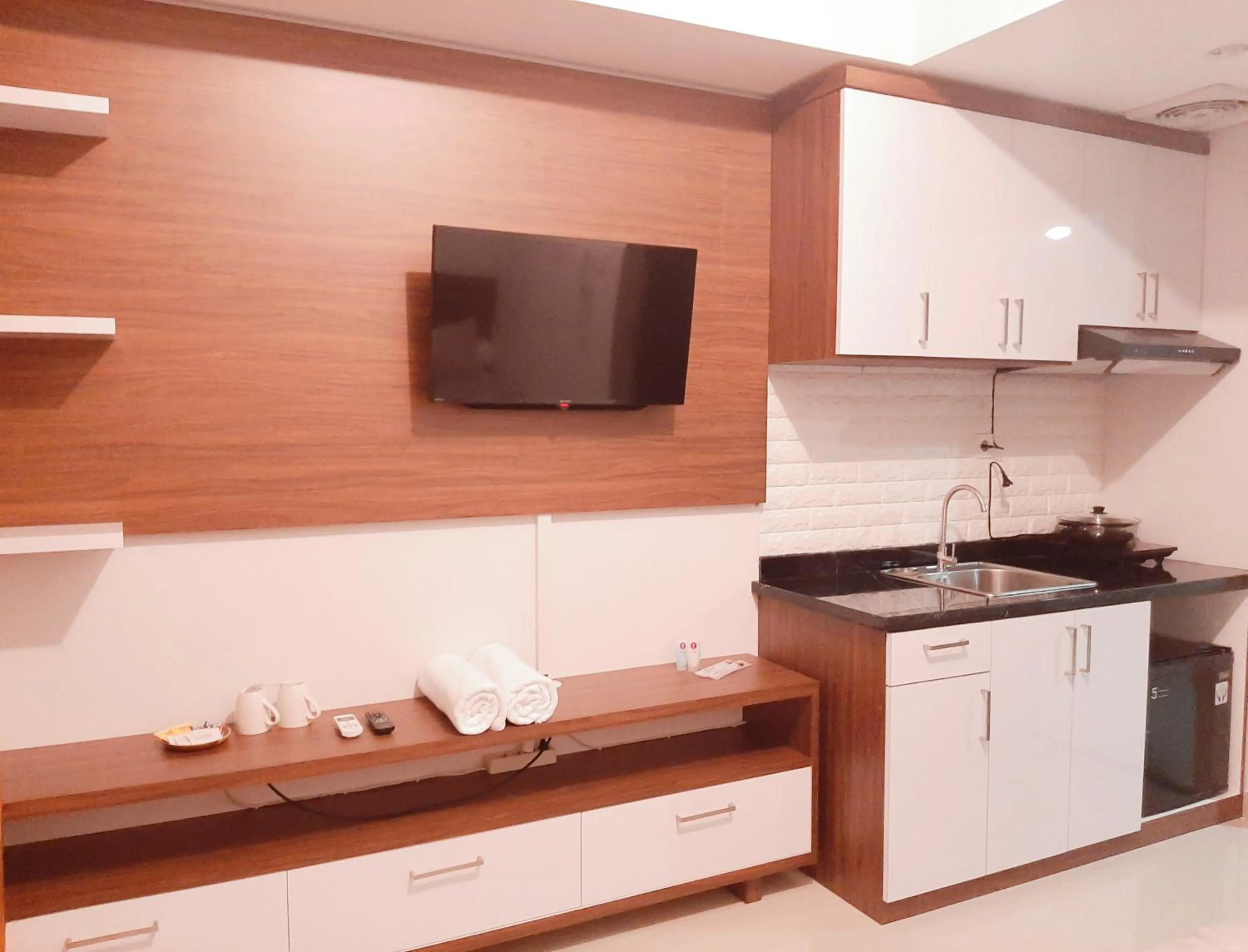 Coffee/tea facilities in Apartemen Taman Melati Sinduadi By NGINAP