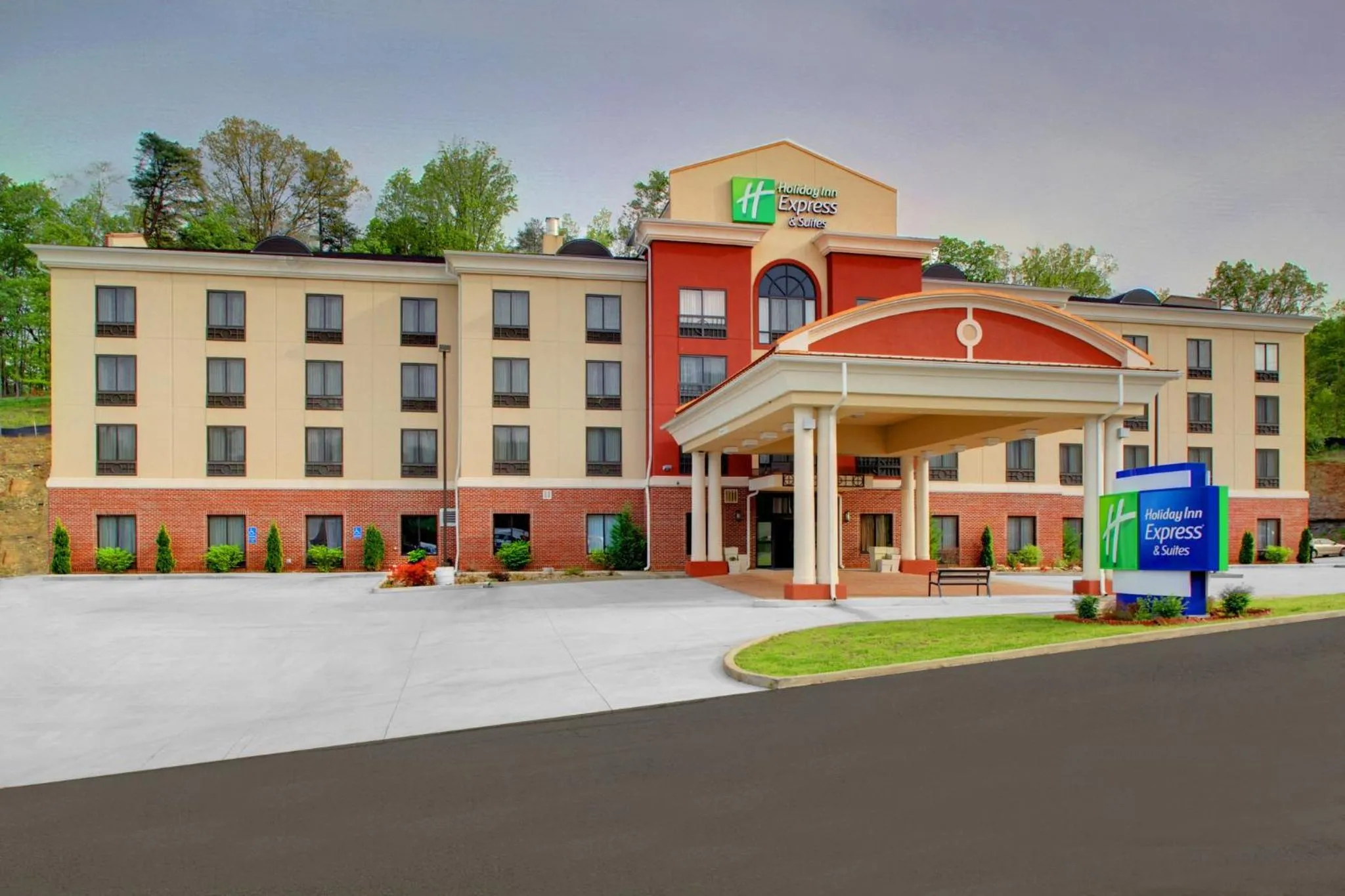 Property building in Holiday Inn Express & Suites Cross Lanes by IHG