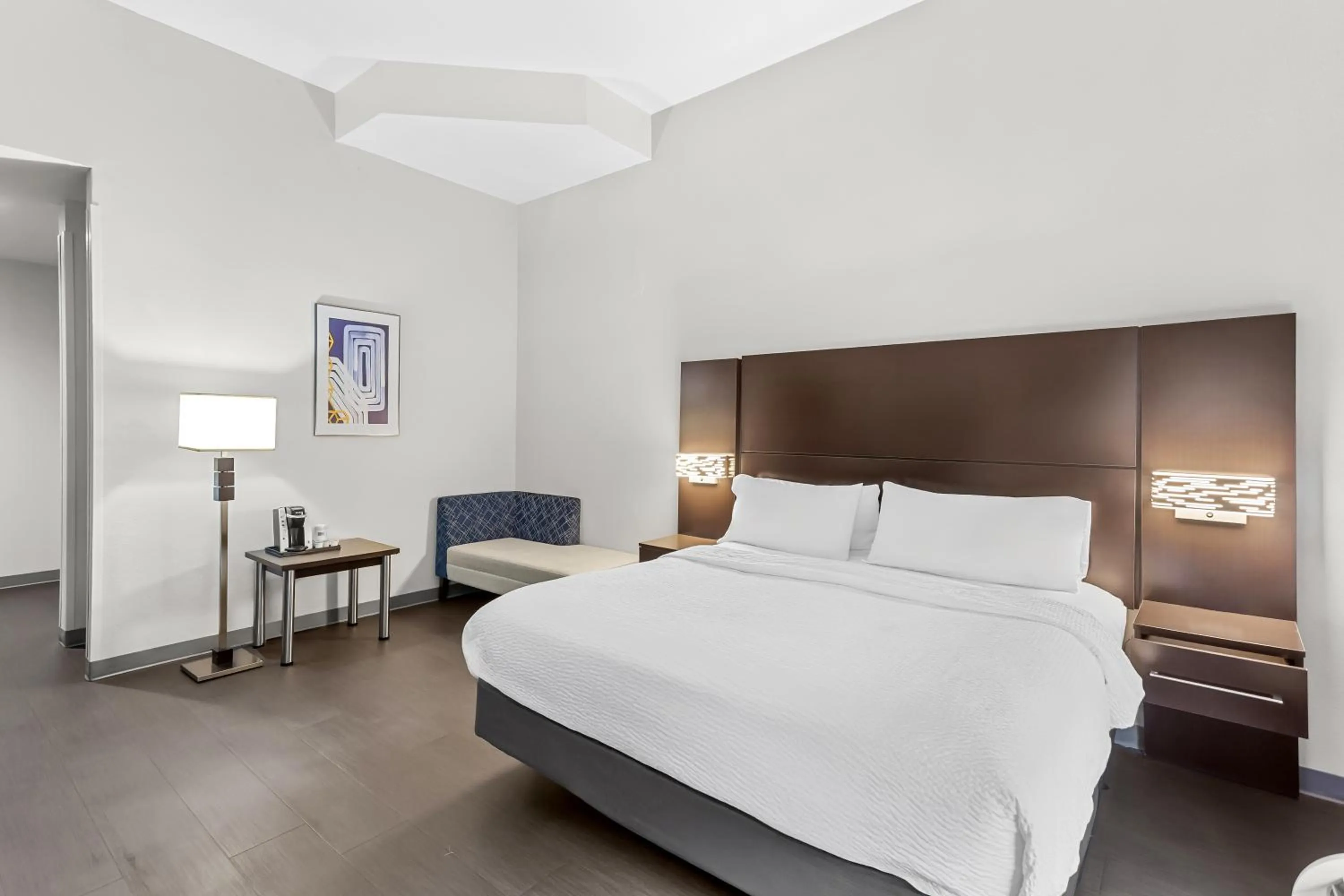 Bedroom, Bed in Holiday Inn Express & Suites Cross Lanes by IHG