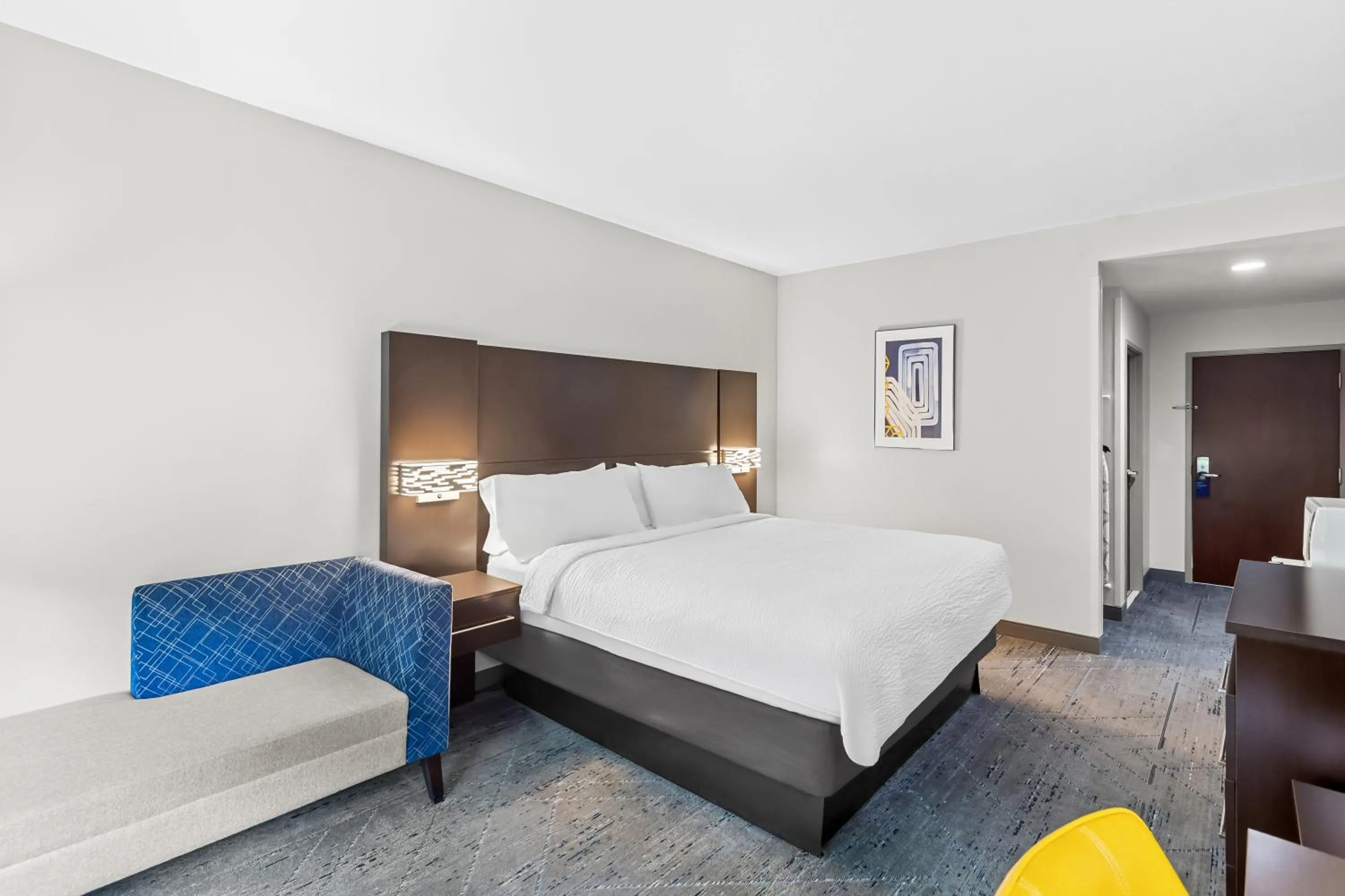 Bedroom, Bed in Holiday Inn Express & Suites Cross Lanes by IHG
