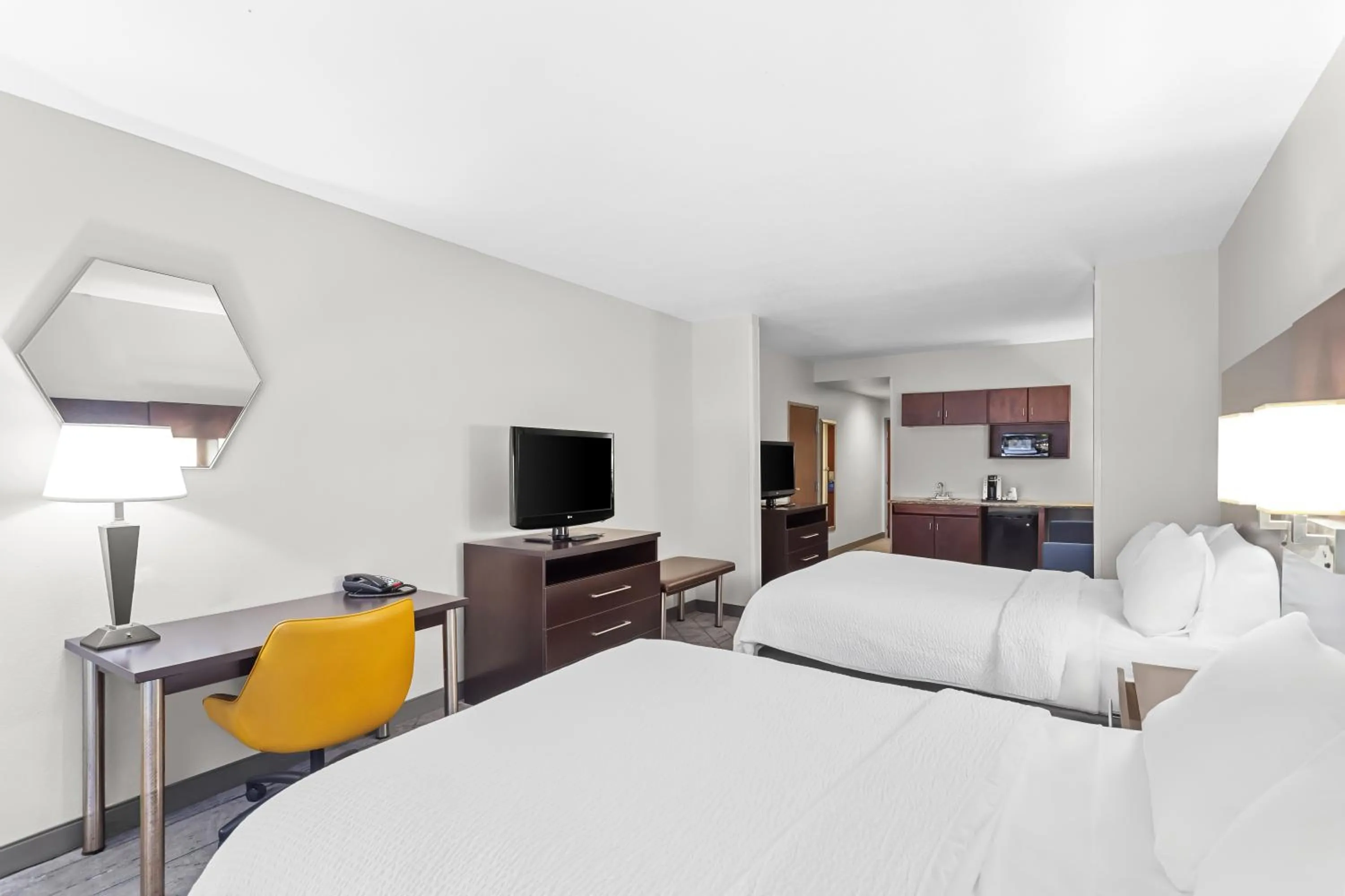 Bedroom, Bed in Holiday Inn Express & Suites Cross Lanes by IHG