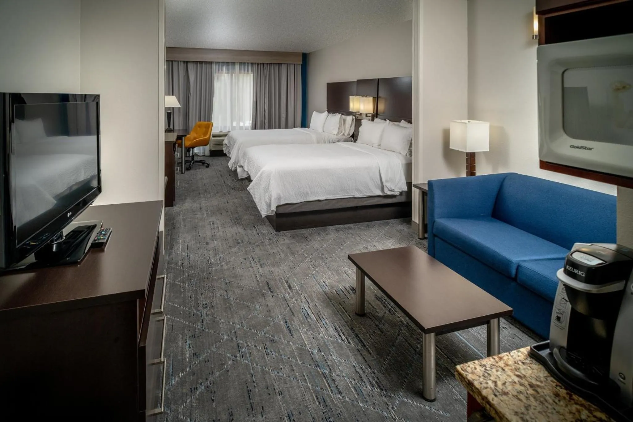 Bedroom, Bed in Holiday Inn Express & Suites Cross Lanes by IHG