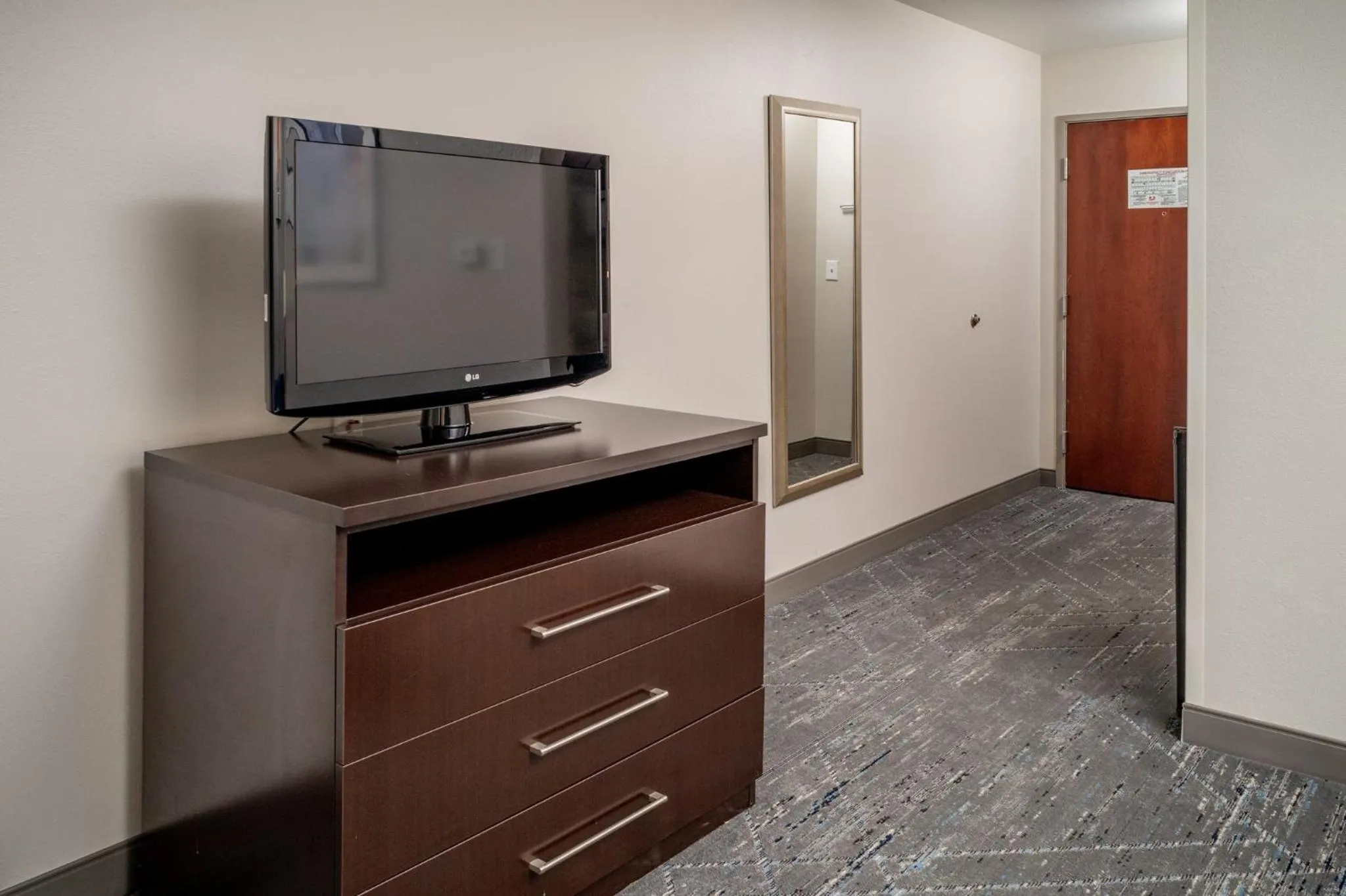 Photo of the whole room in Holiday Inn Express & Suites Cross Lanes by IHG