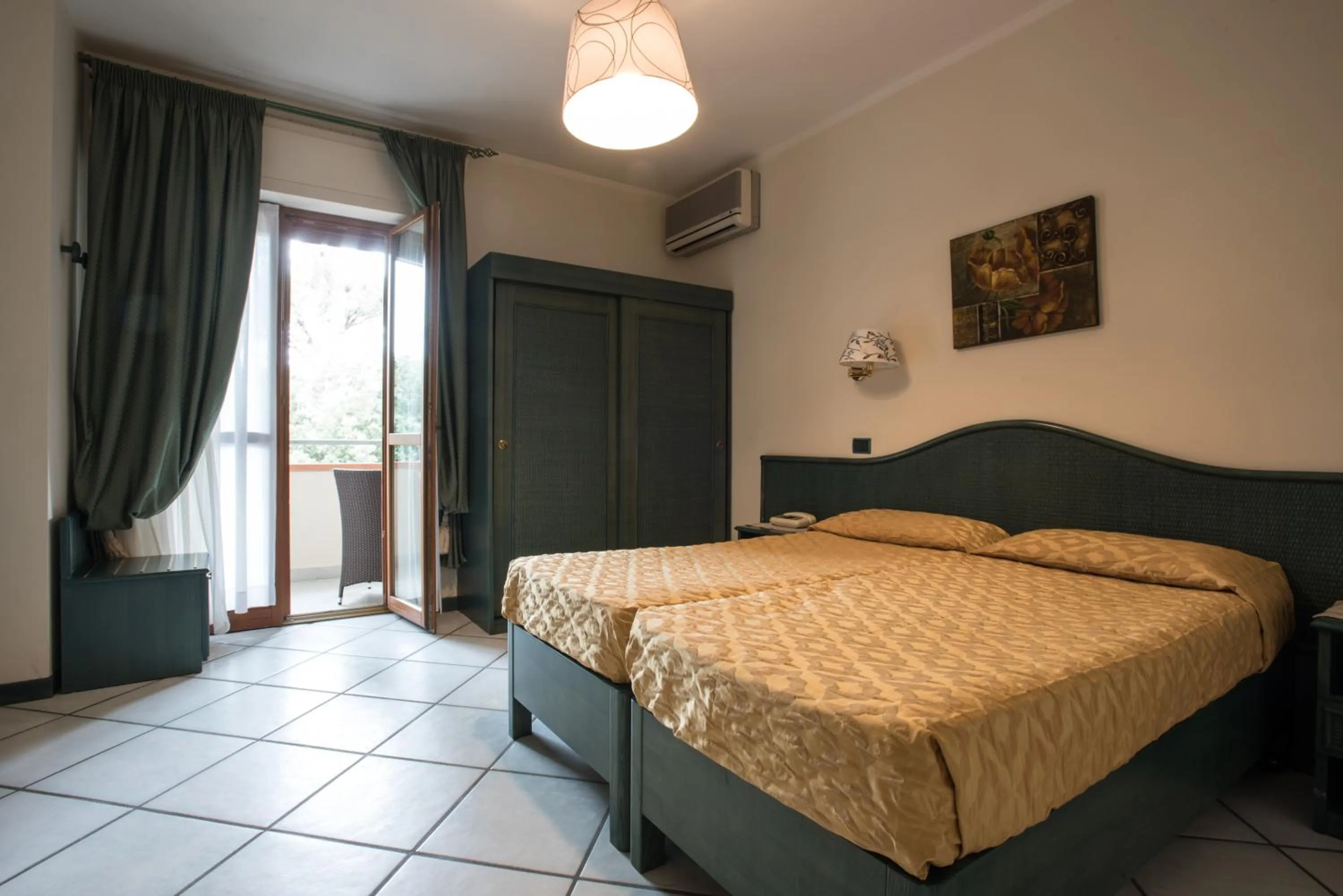 Photo of the whole room, Bed in Hotel Kyrton