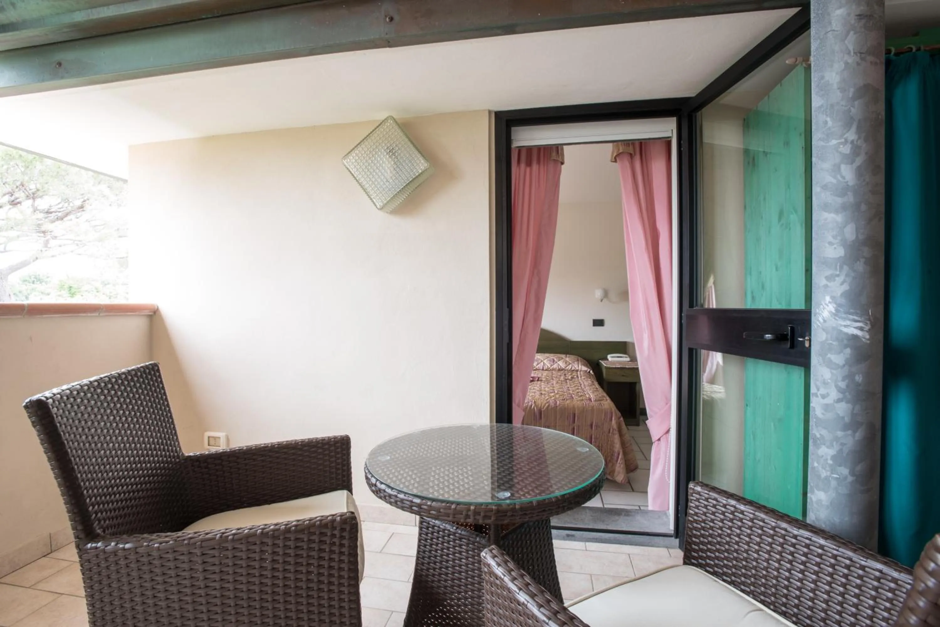 Balcony/Terrace, Bed in Hotel Kyrton